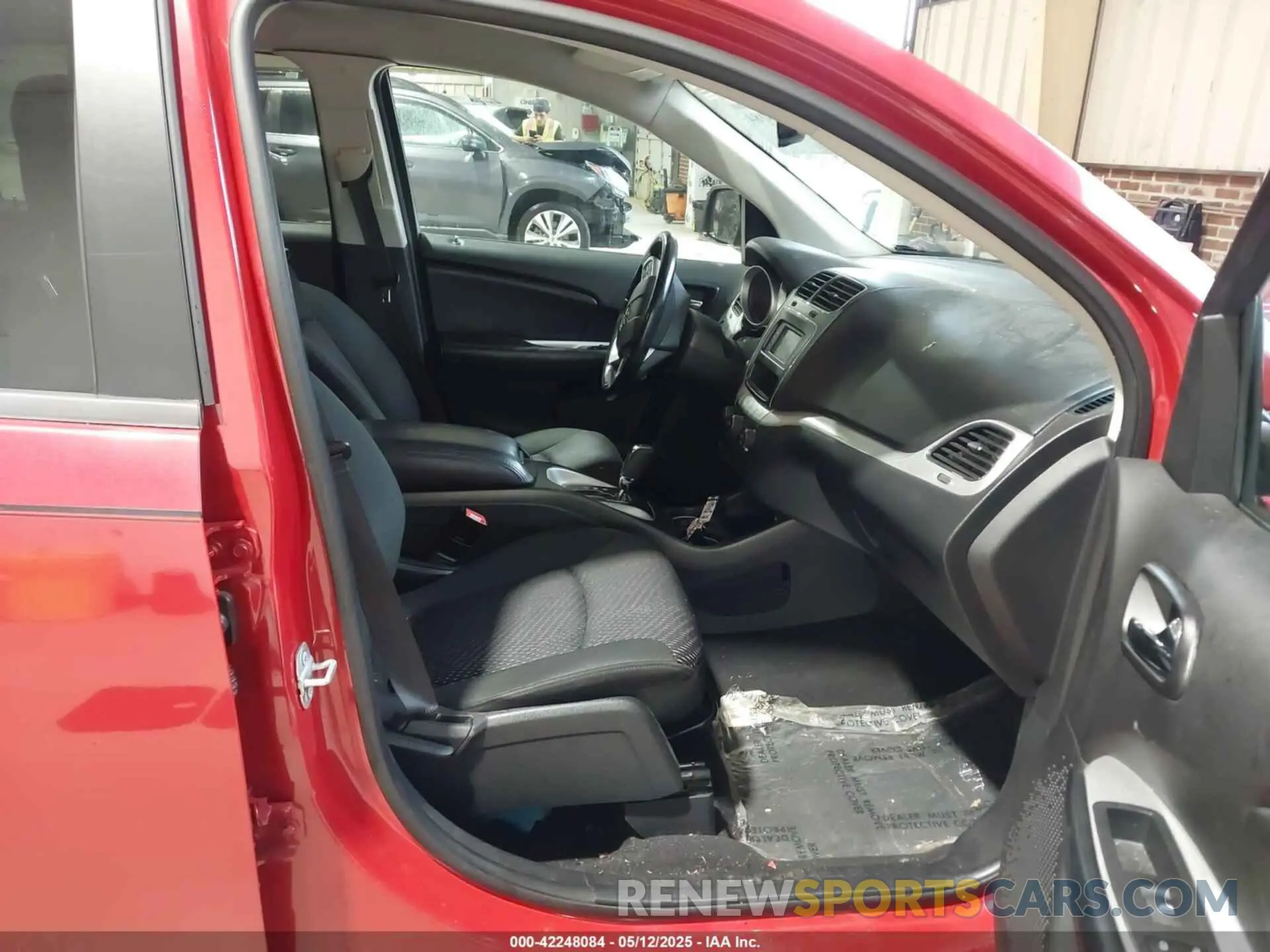 5 Photograph of a damaged car 3C4PDCBB7KT837627 DODGE JOURNEY 2019