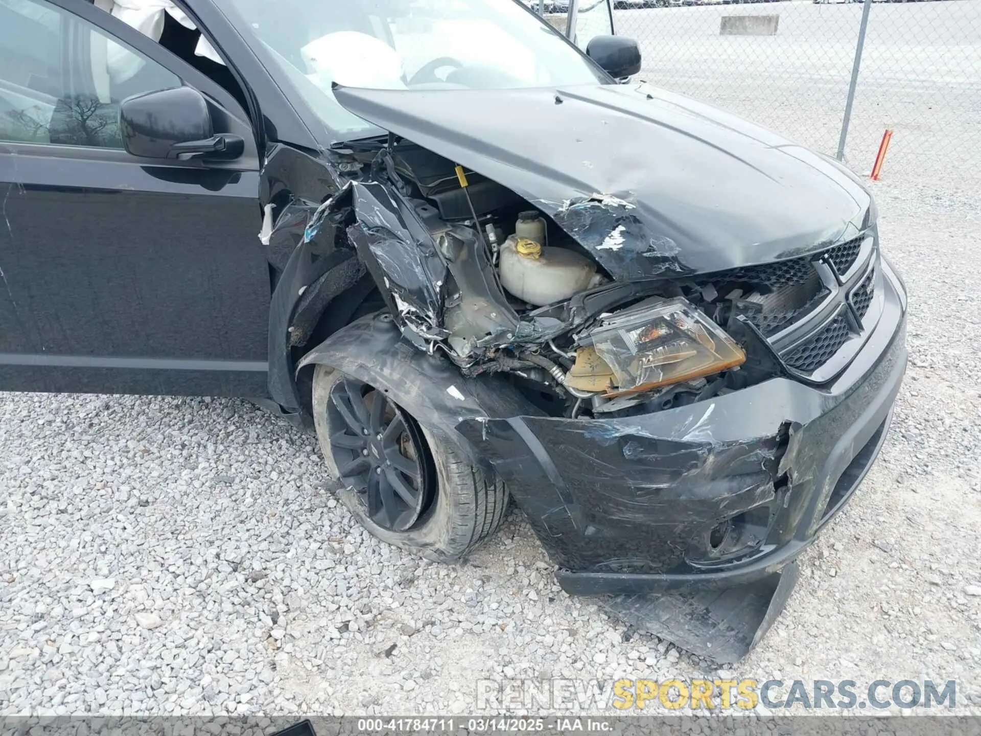6 Photograph of a damaged car 3C4PDCBB7KT844691 DODGE JOURNEY 2019