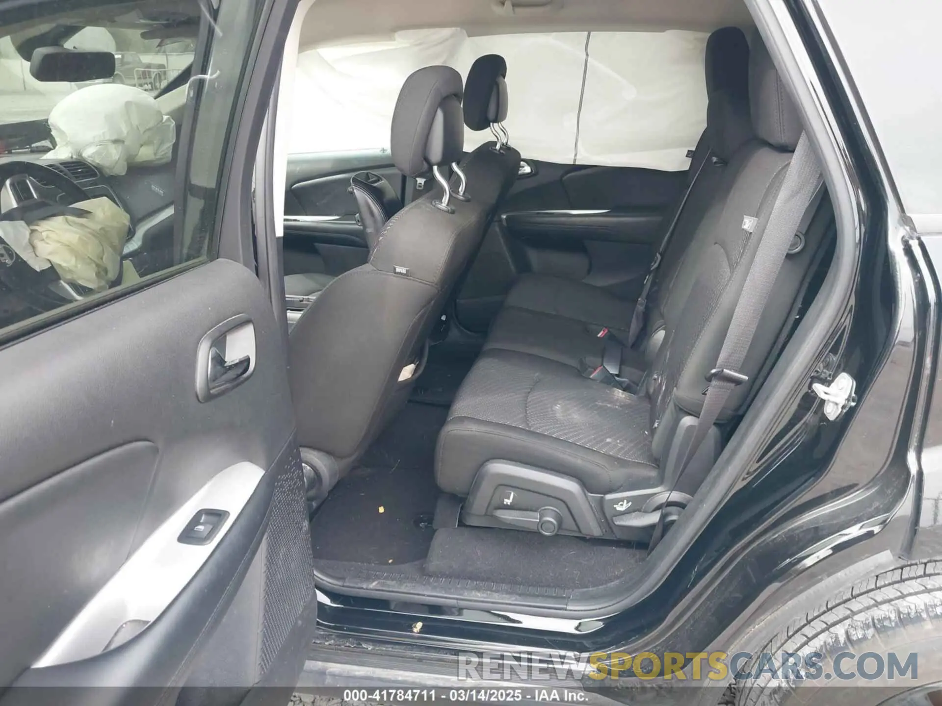 8 Photograph of a damaged car 3C4PDCBB7KT844691 DODGE JOURNEY 2019