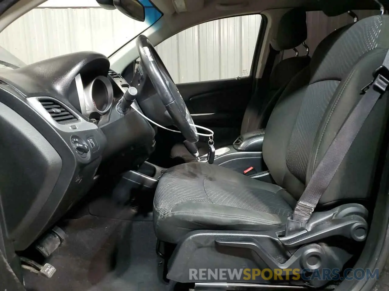 7 Photograph of a damaged car 3C4PDCBB7KT860471 DODGE JOURNEY 2019