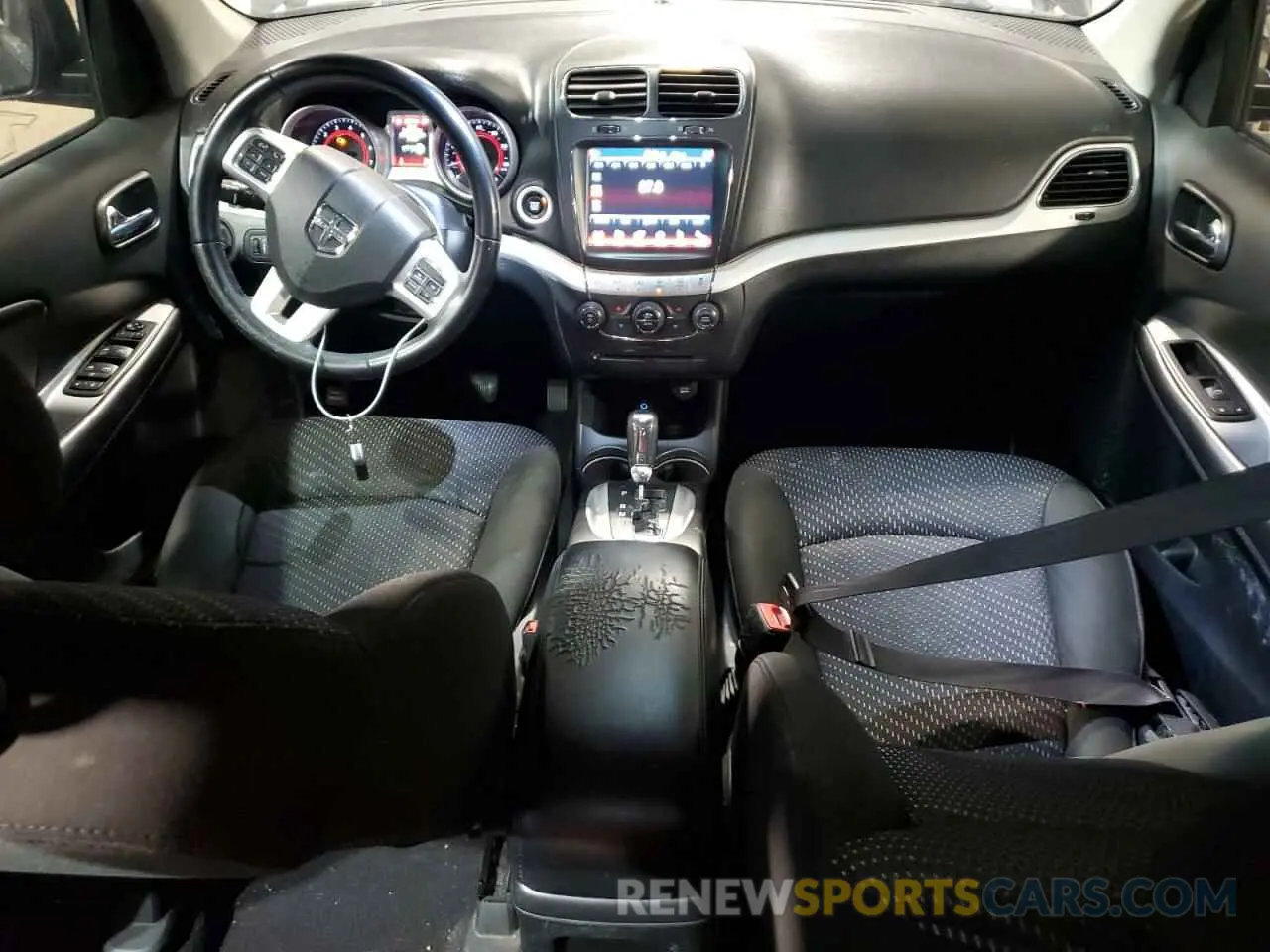 8 Photograph of a damaged car 3C4PDCBB7KT860471 DODGE JOURNEY 2019