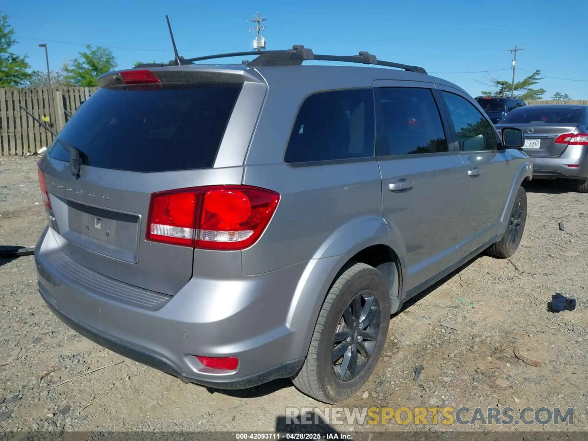 4 Photograph of a damaged car 3C4PDCBB7KT872524 DODGE JOURNEY 2019
