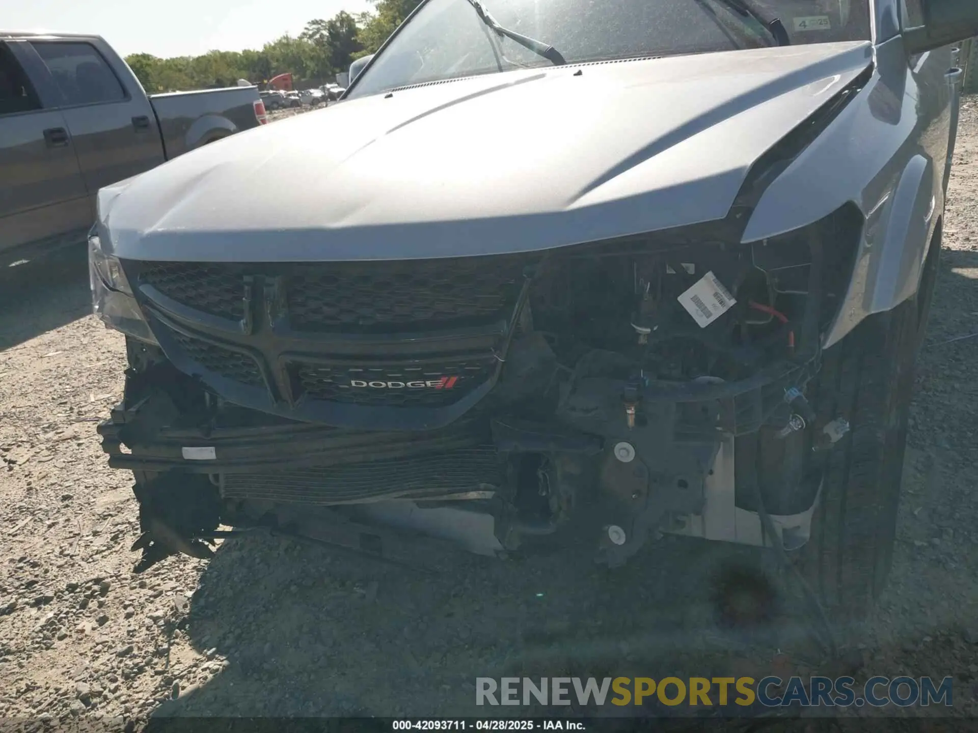 6 Photograph of a damaged car 3C4PDCBB7KT872524 DODGE JOURNEY 2019