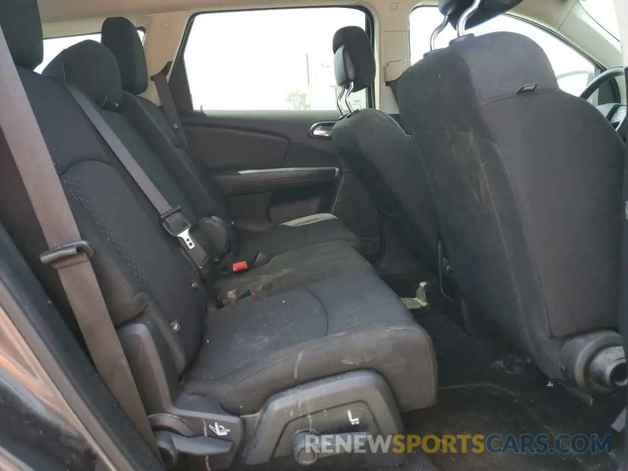11 Photograph of a damaged car 3C4PDCBB8KT701555 DODGE JOURNEY 2019