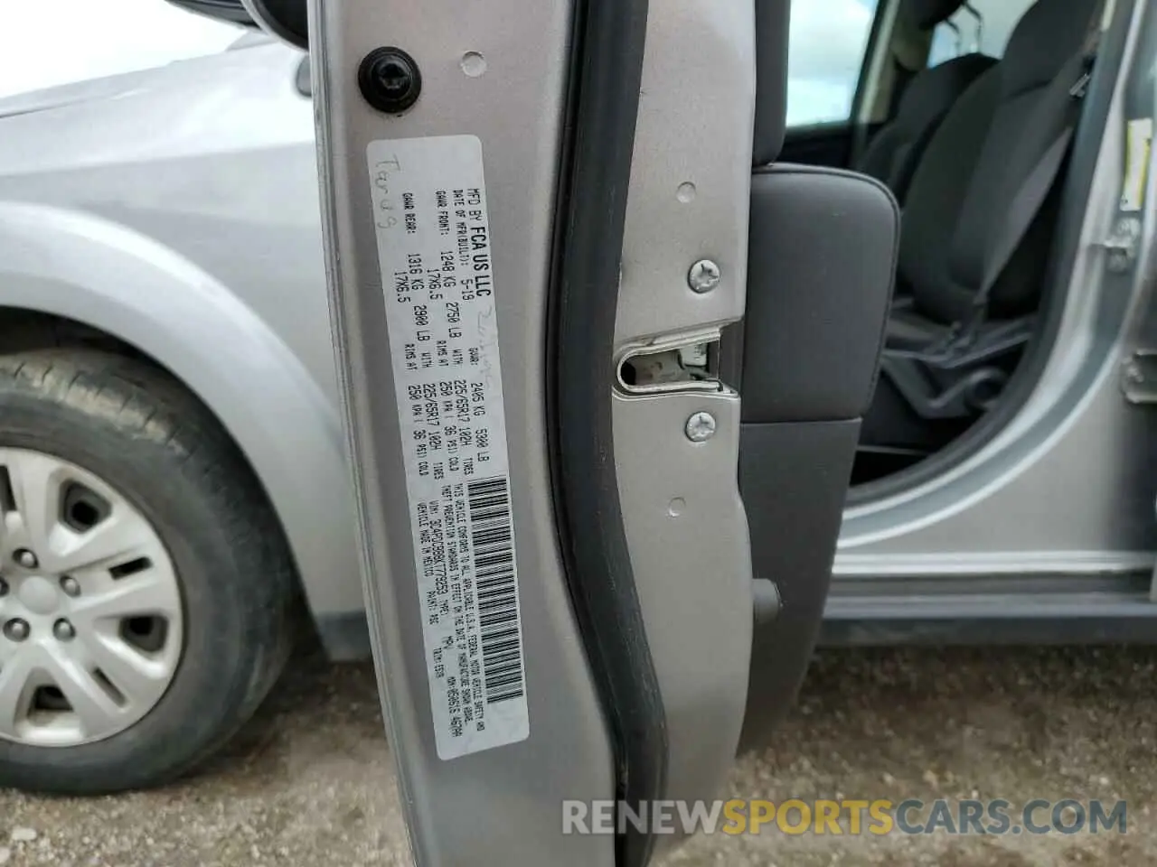 14 Photograph of a damaged car 3C4PDCBB8KT779253 DODGE JOURNEY 2019