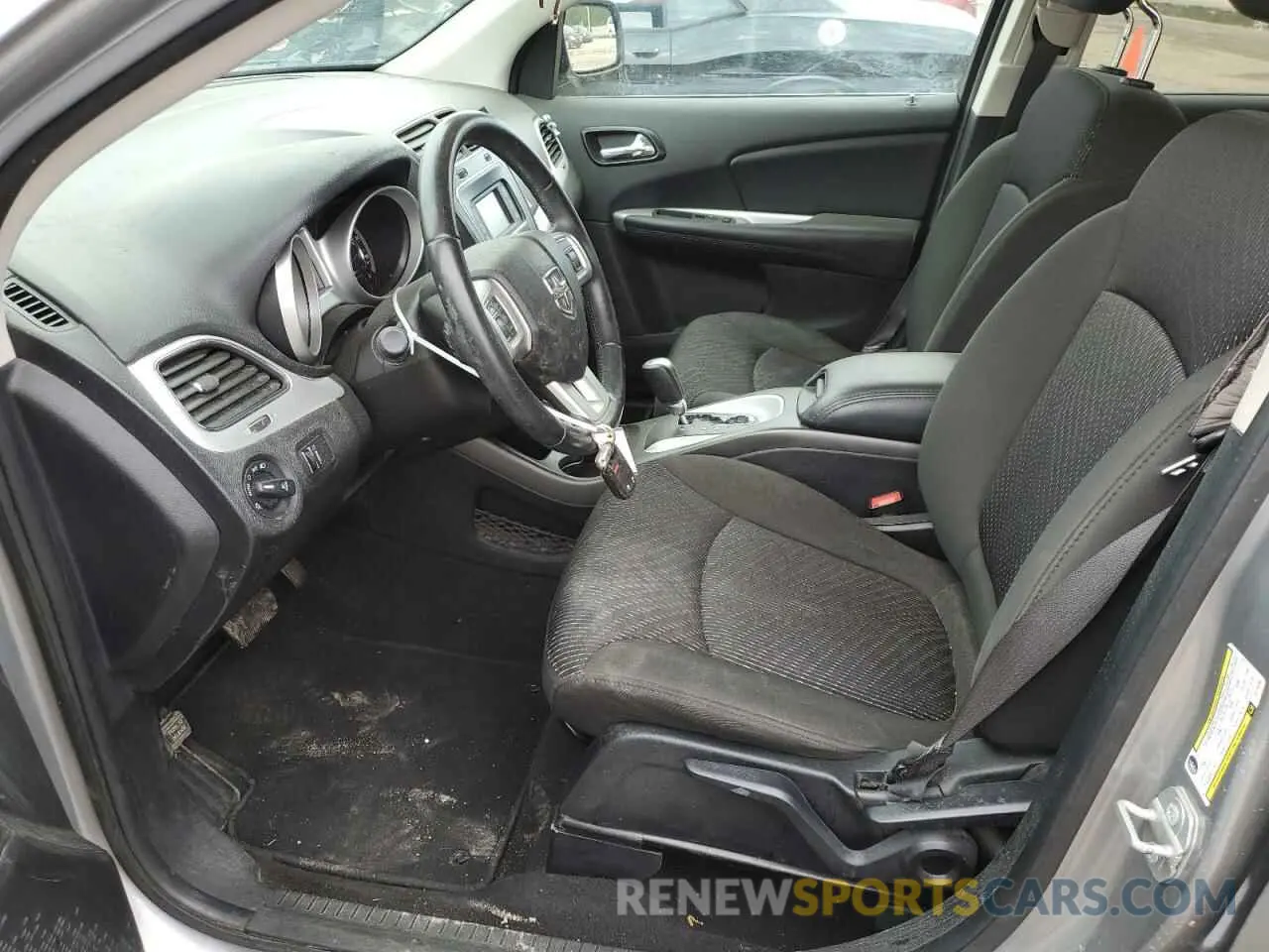 7 Photograph of a damaged car 3C4PDCBB8KT779253 DODGE JOURNEY 2019
