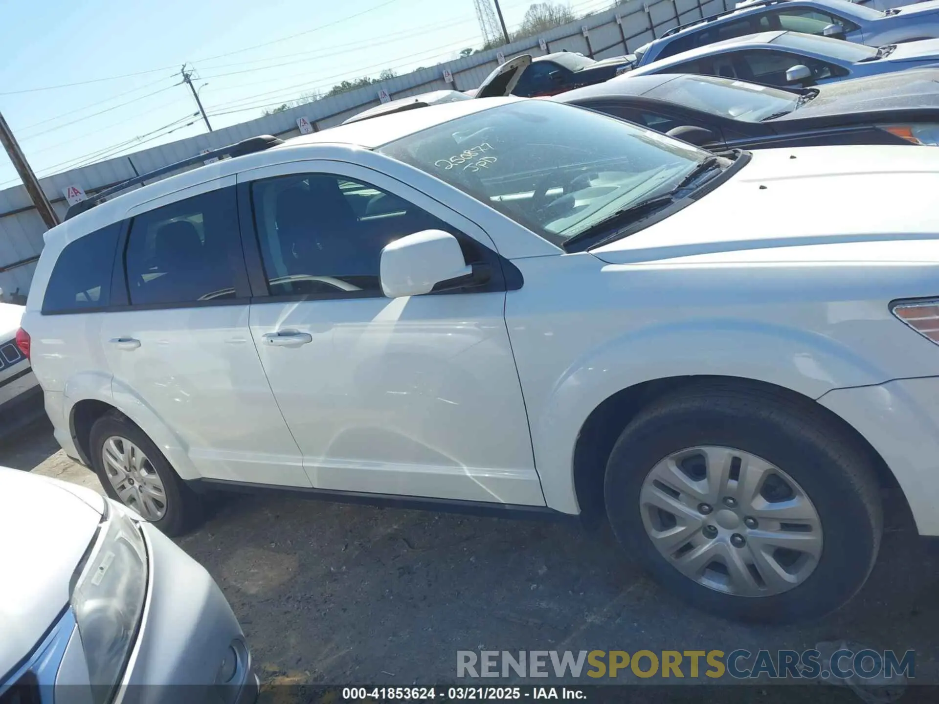13 Photograph of a damaged car 3C4PDCBB8KT794254 DODGE JOURNEY 2019