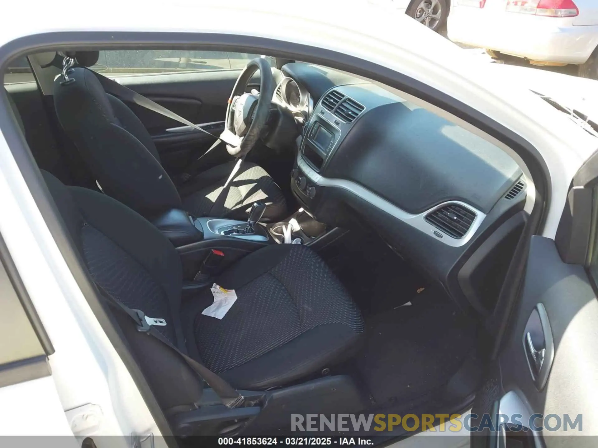 5 Photograph of a damaged car 3C4PDCBB8KT794254 DODGE JOURNEY 2019