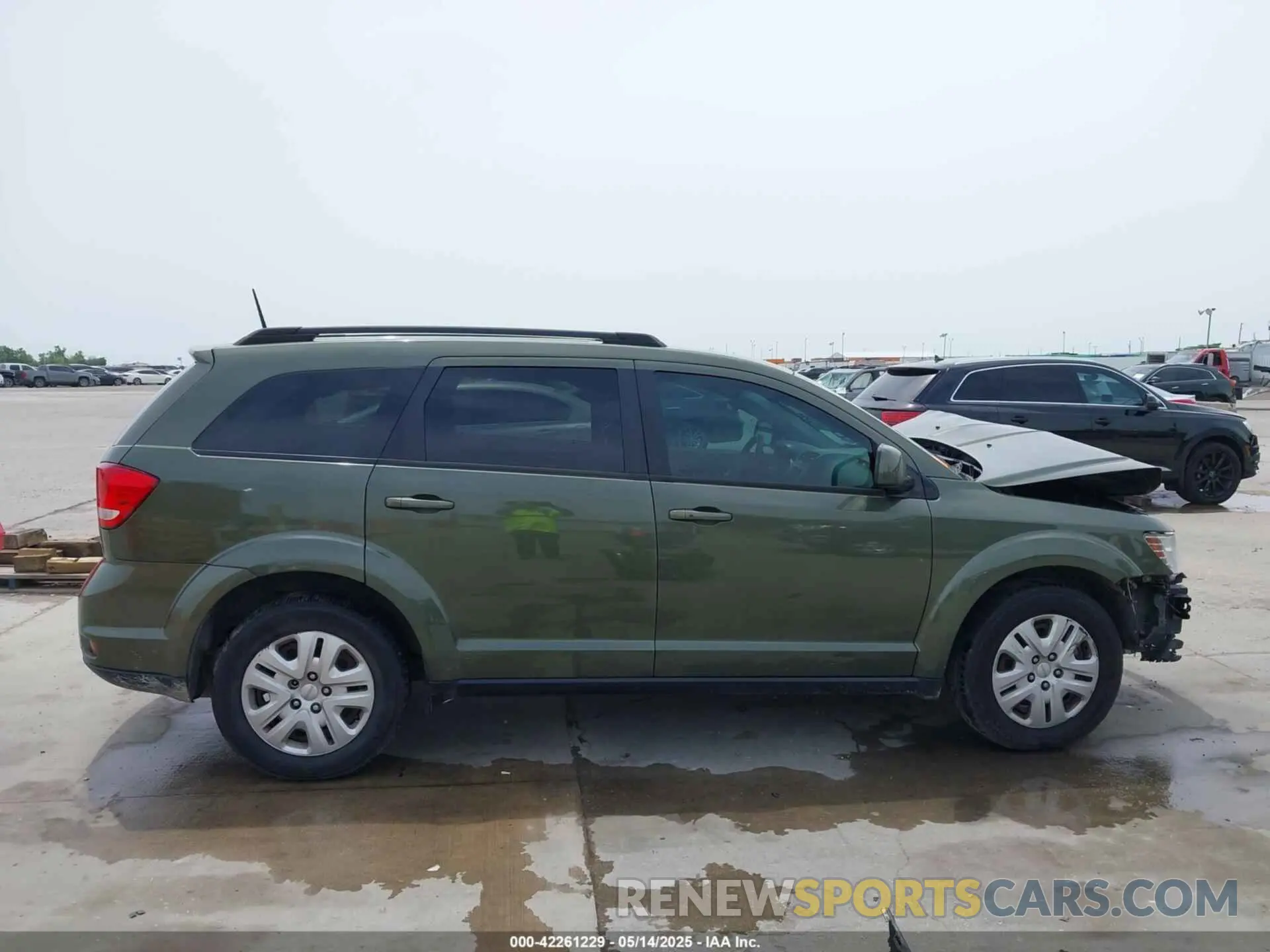 14 Photograph of a damaged car 3C4PDCBB8KT821212 DODGE JOURNEY 2019