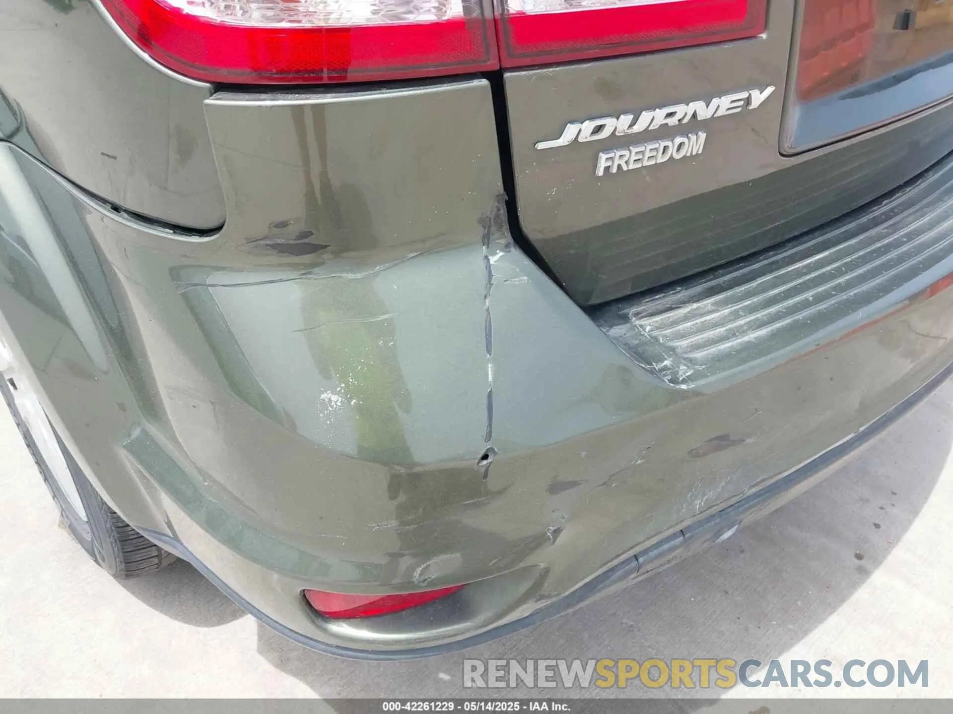 21 Photograph of a damaged car 3C4PDCBB8KT821212 DODGE JOURNEY 2019