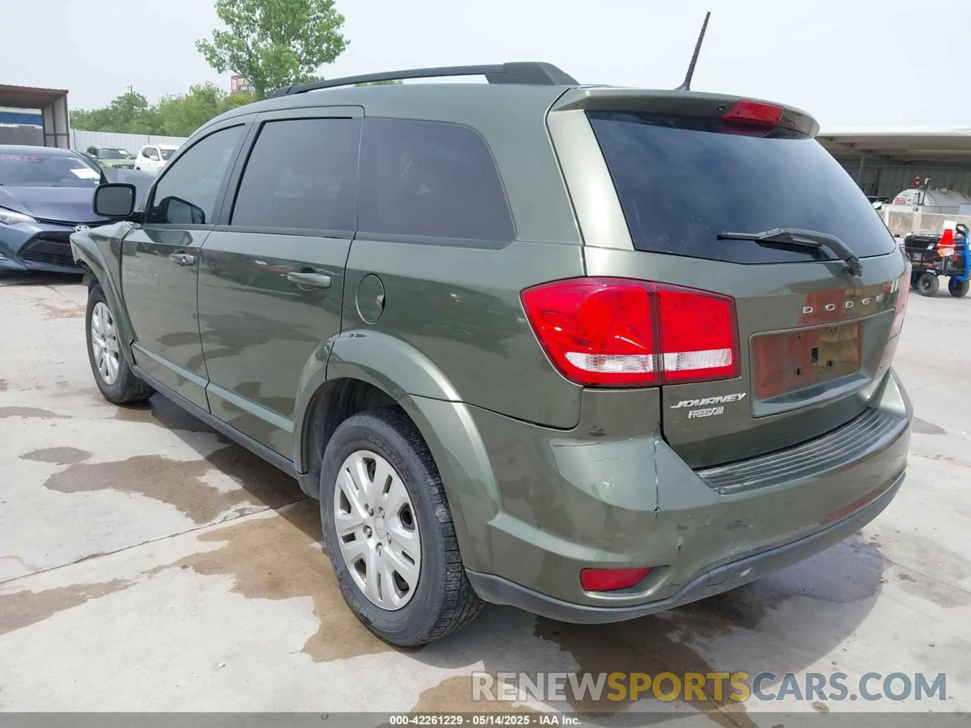 3 Photograph of a damaged car 3C4PDCBB8KT821212 DODGE JOURNEY 2019