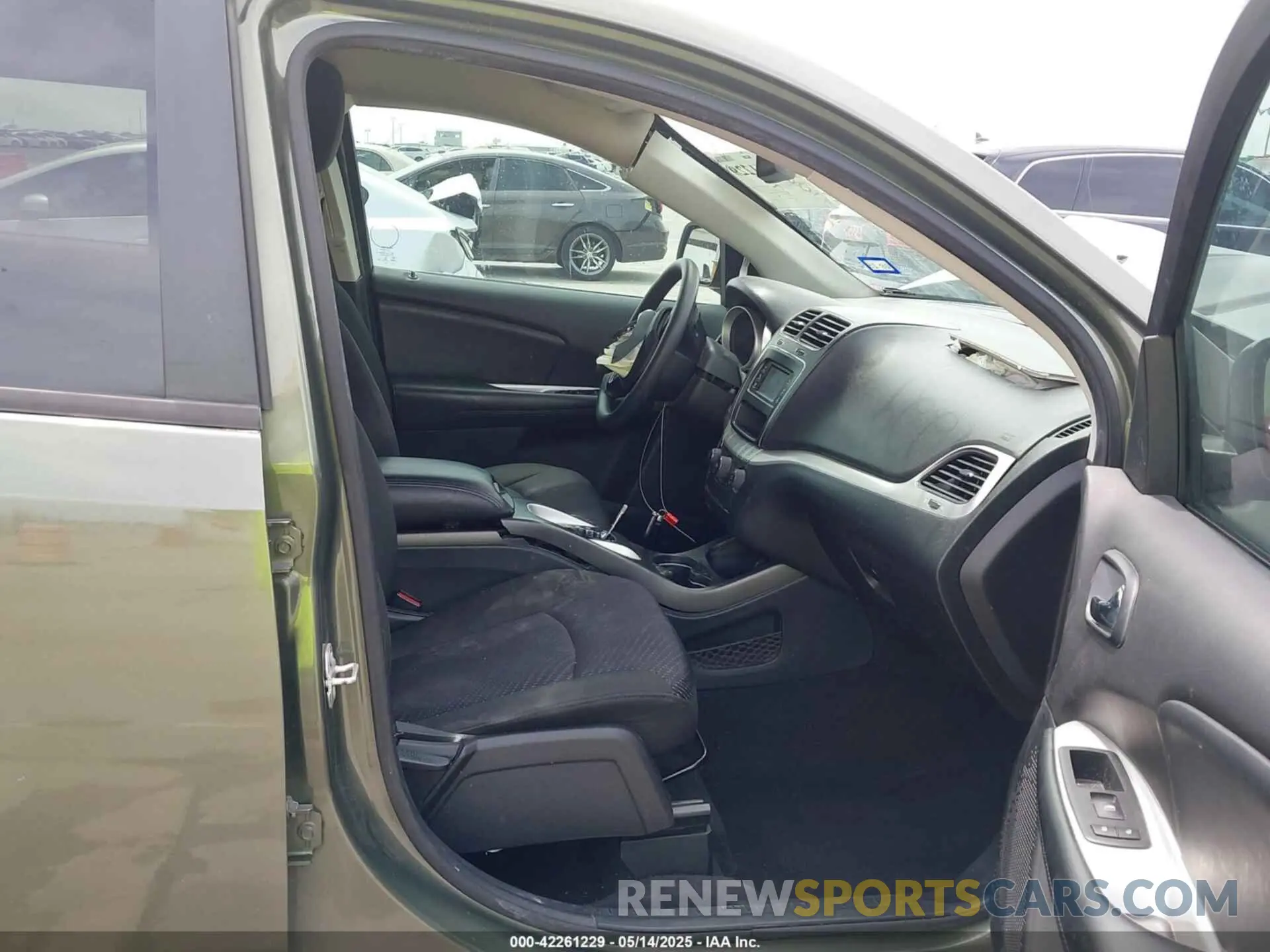 5 Photograph of a damaged car 3C4PDCBB8KT821212 DODGE JOURNEY 2019