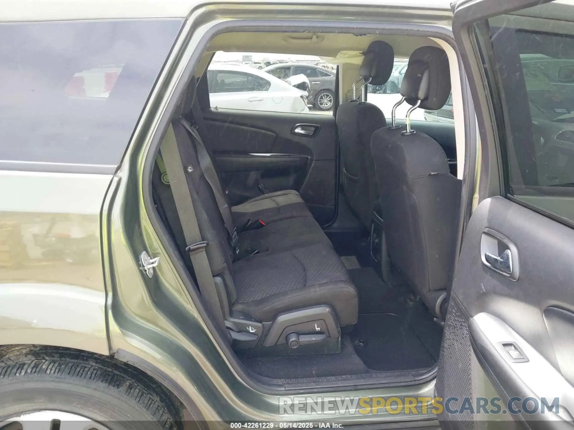 8 Photograph of a damaged car 3C4PDCBB8KT821212 DODGE JOURNEY 2019