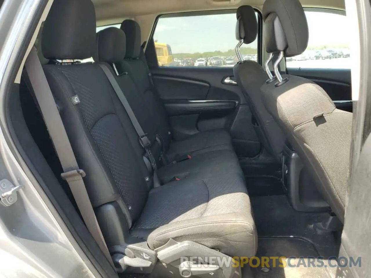 11 Photograph of a damaged car 3C4PDCBB8KT863993 DODGE JOURNEY 2019