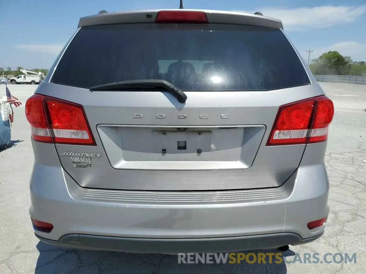 6 Photograph of a damaged car 3C4PDCBB8KT863993 DODGE JOURNEY 2019