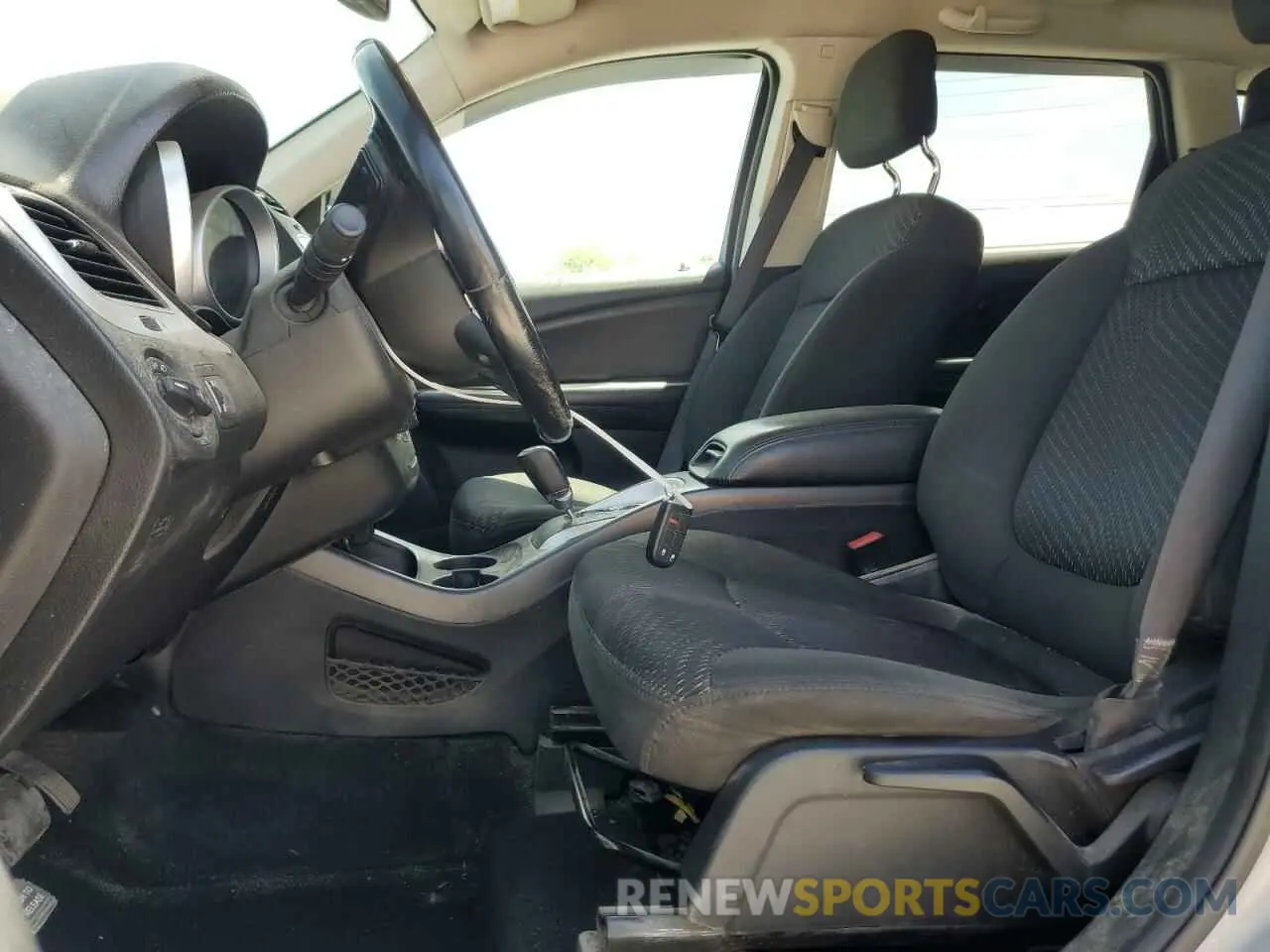 7 Photograph of a damaged car 3C4PDCBB8KT863993 DODGE JOURNEY 2019