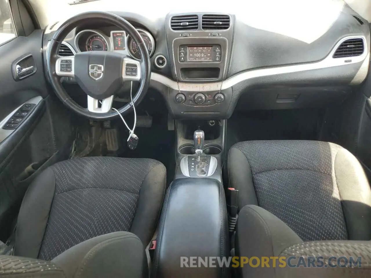 8 Photograph of a damaged car 3C4PDCBB8KT863993 DODGE JOURNEY 2019