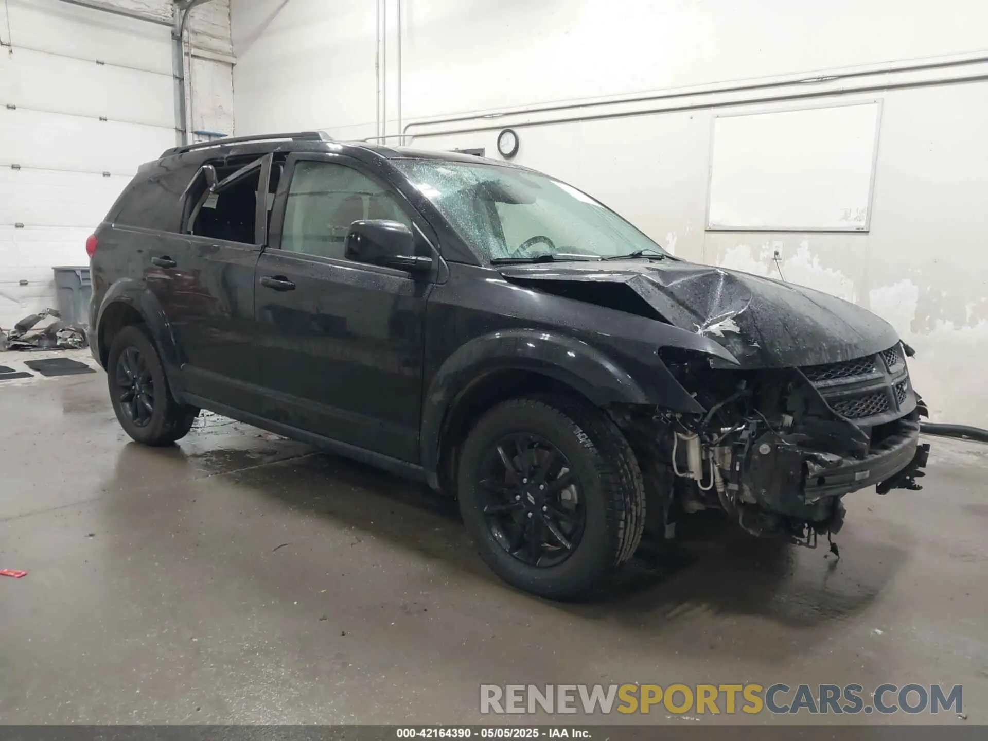 1 Photograph of a damaged car 3C4PDCBB8KT873682 DODGE JOURNEY 2019