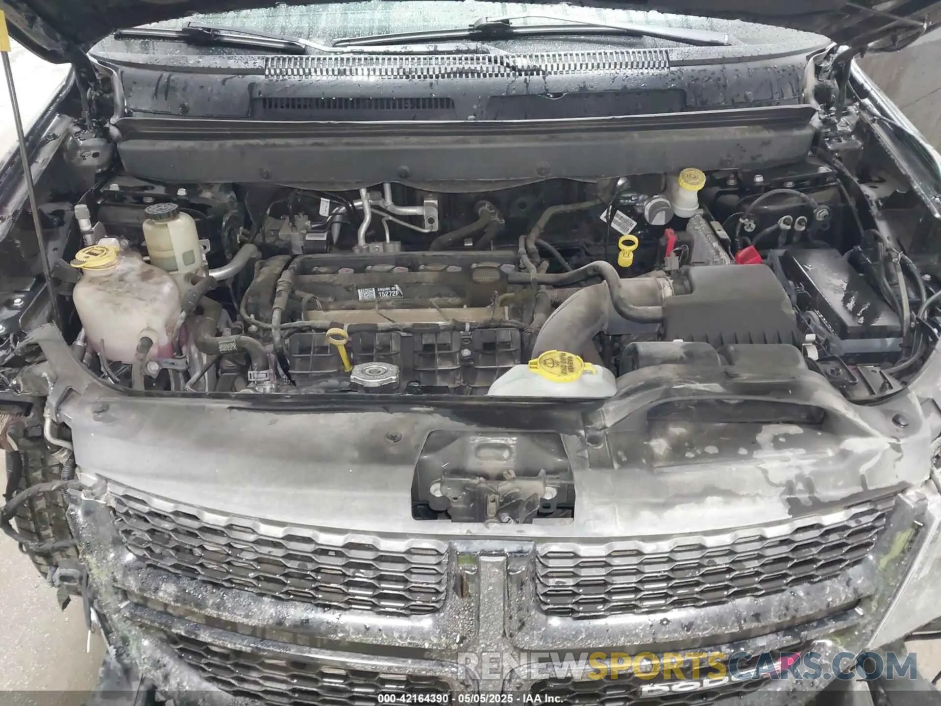 10 Photograph of a damaged car 3C4PDCBB8KT873682 DODGE JOURNEY 2019