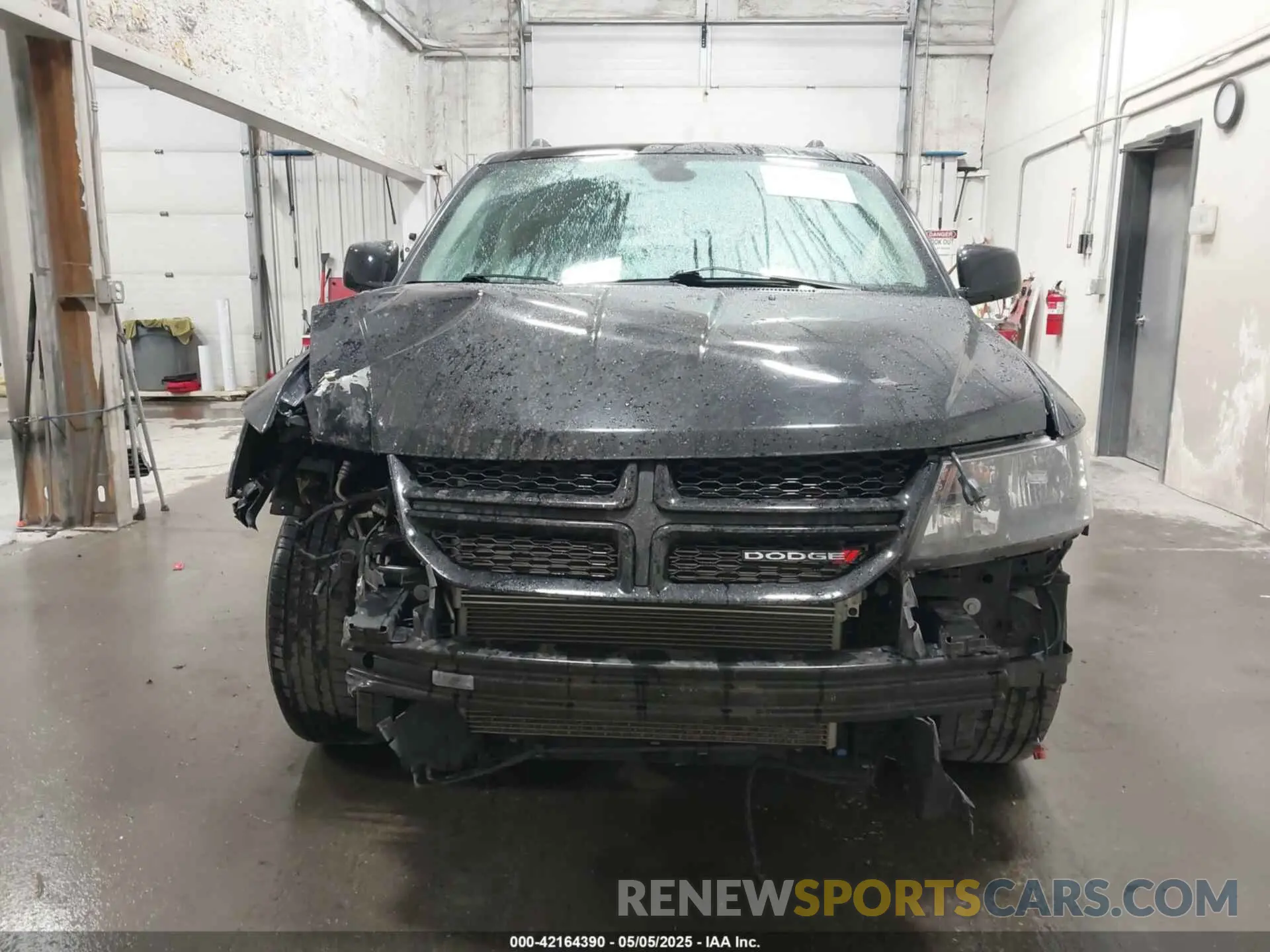 12 Photograph of a damaged car 3C4PDCBB8KT873682 DODGE JOURNEY 2019