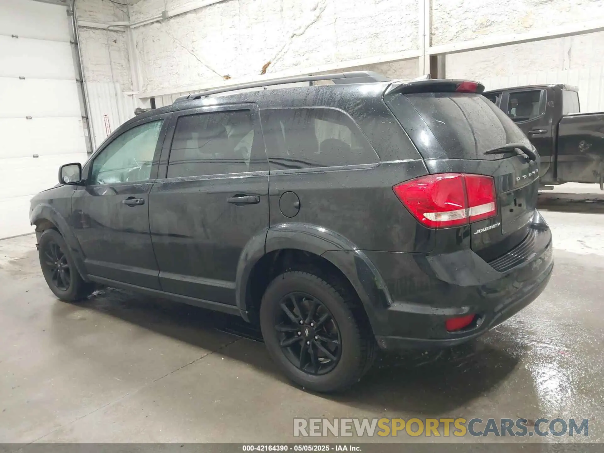 14 Photograph of a damaged car 3C4PDCBB8KT873682 DODGE JOURNEY 2019