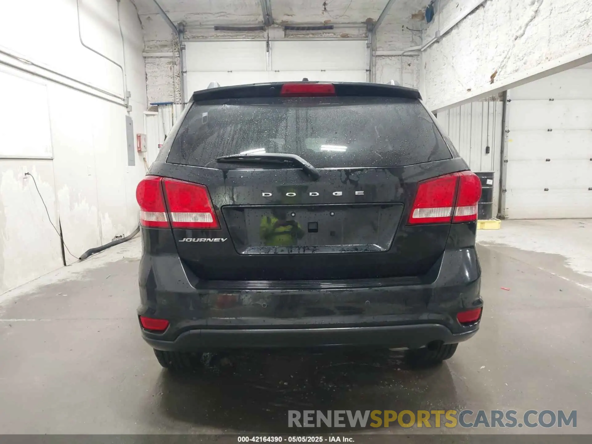 16 Photograph of a damaged car 3C4PDCBB8KT873682 DODGE JOURNEY 2019