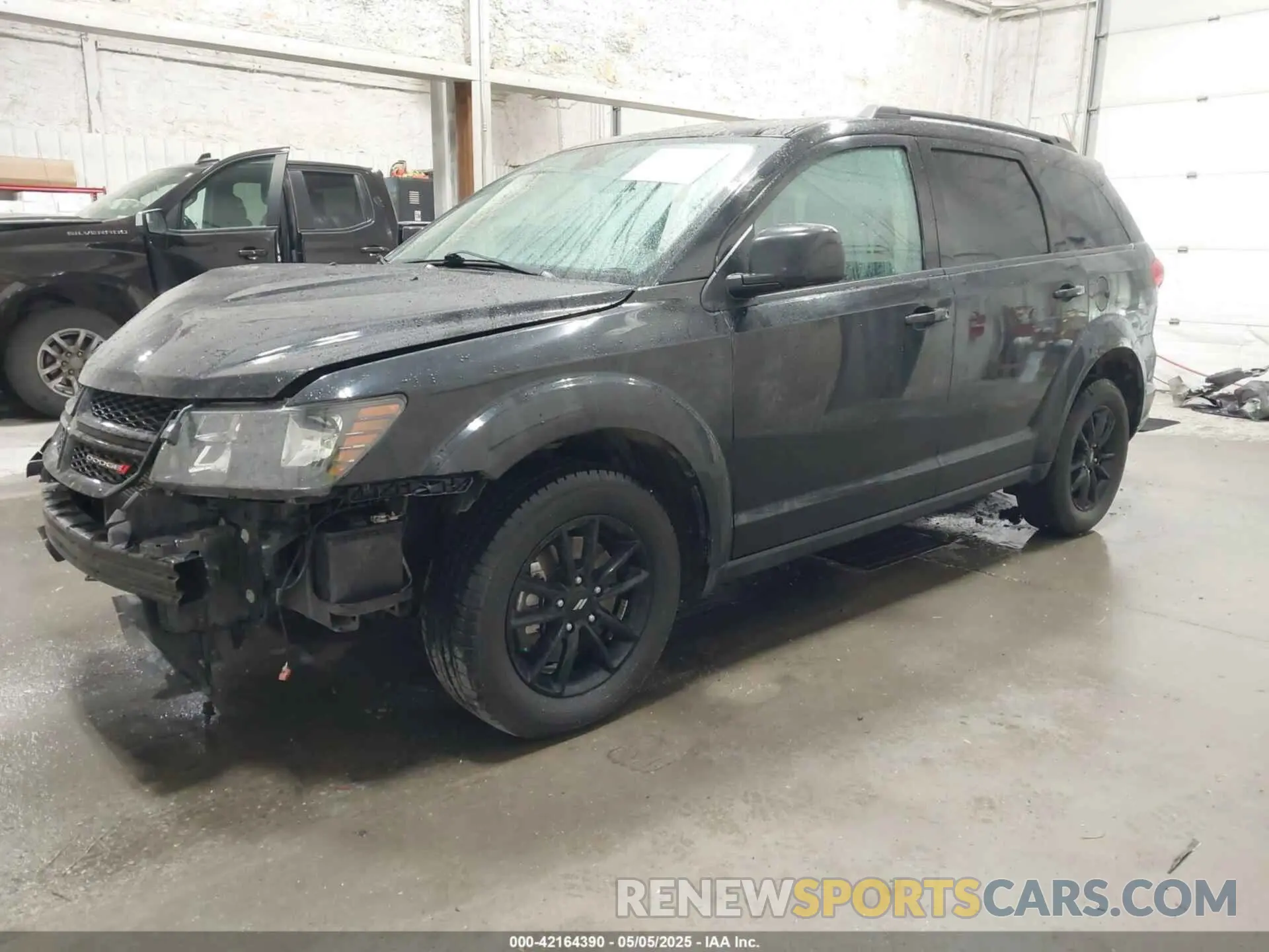 2 Photograph of a damaged car 3C4PDCBB8KT873682 DODGE JOURNEY 2019