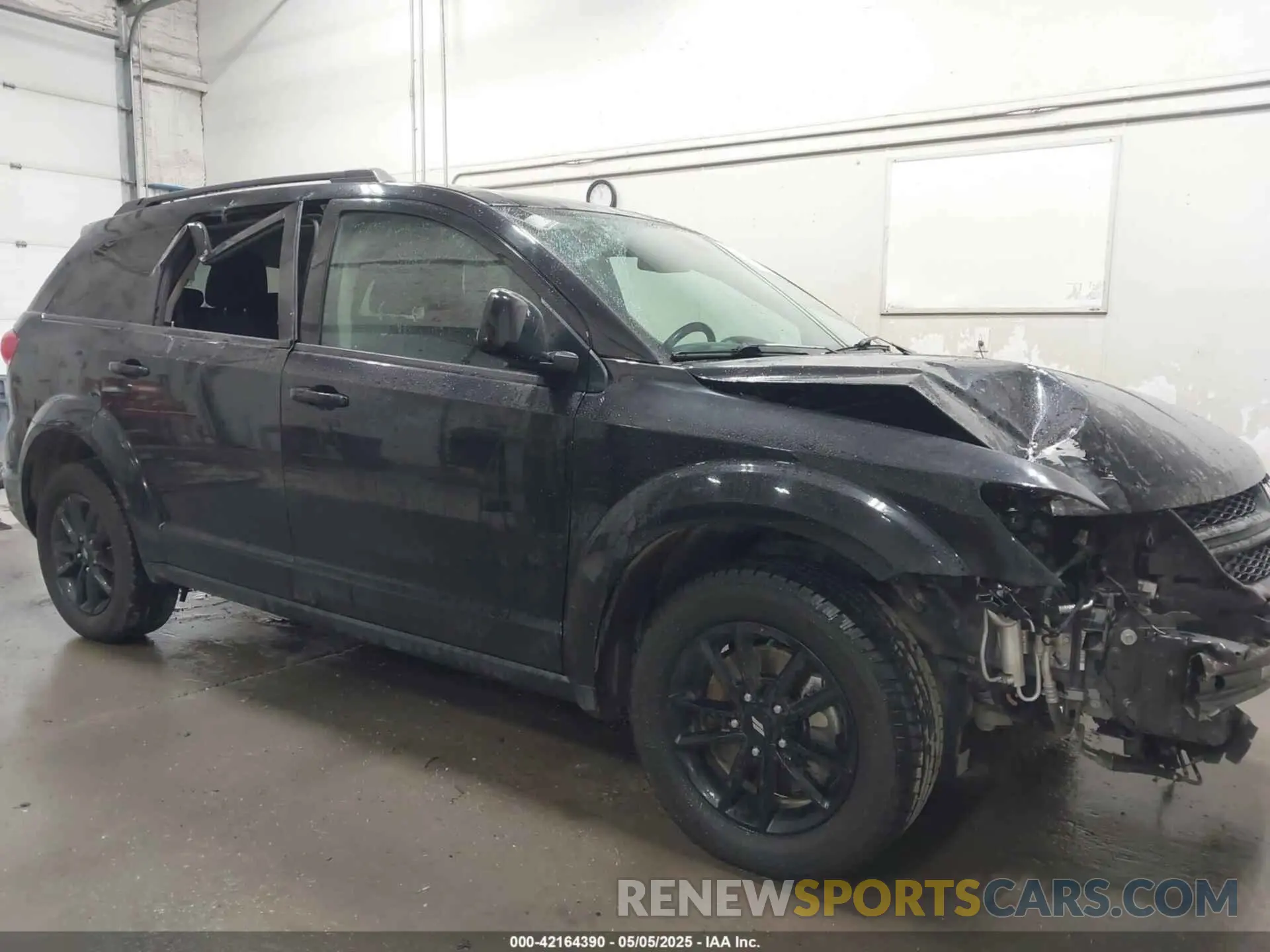 6 Photograph of a damaged car 3C4PDCBB8KT873682 DODGE JOURNEY 2019