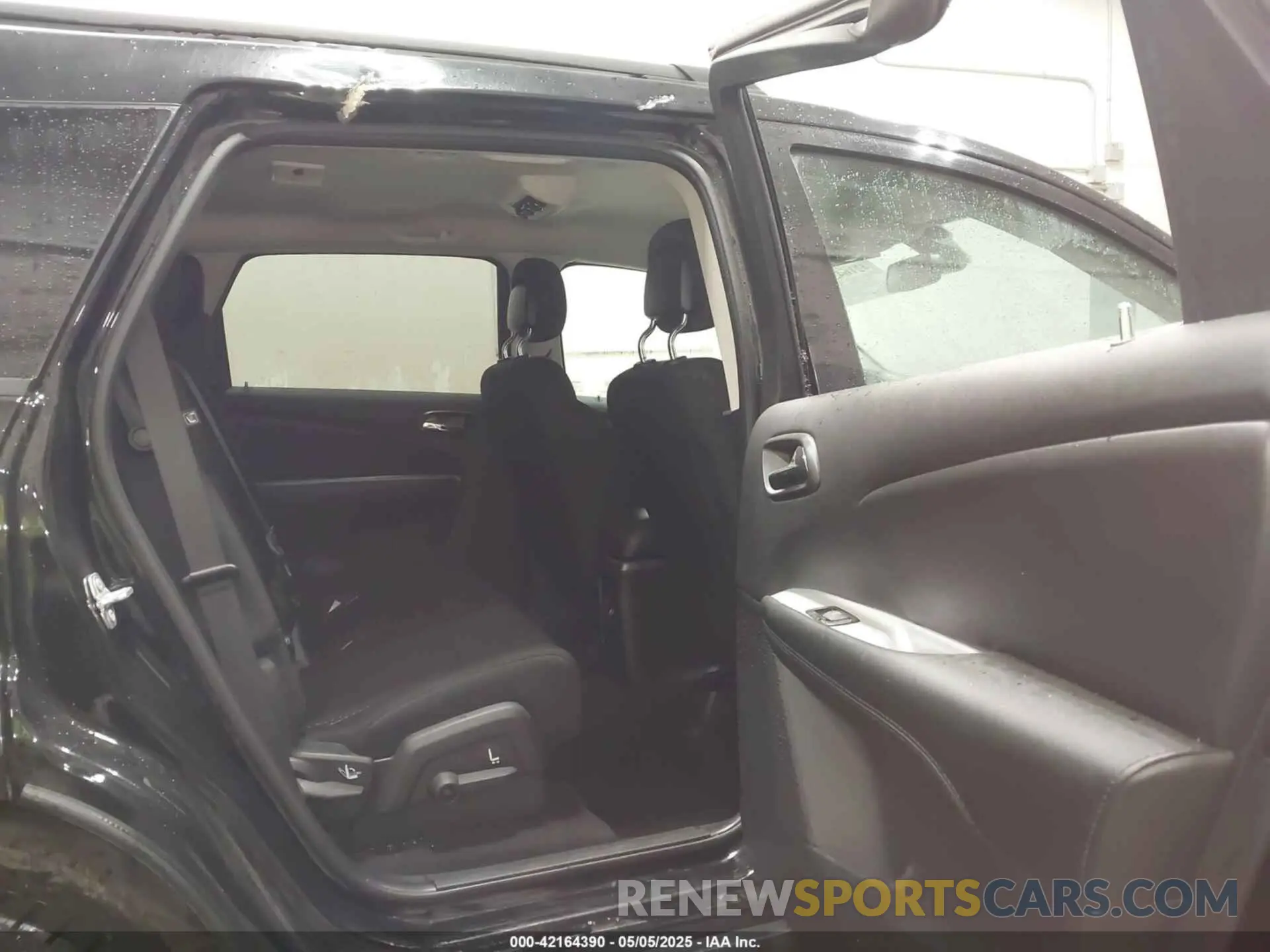 8 Photograph of a damaged car 3C4PDCBB8KT873682 DODGE JOURNEY 2019