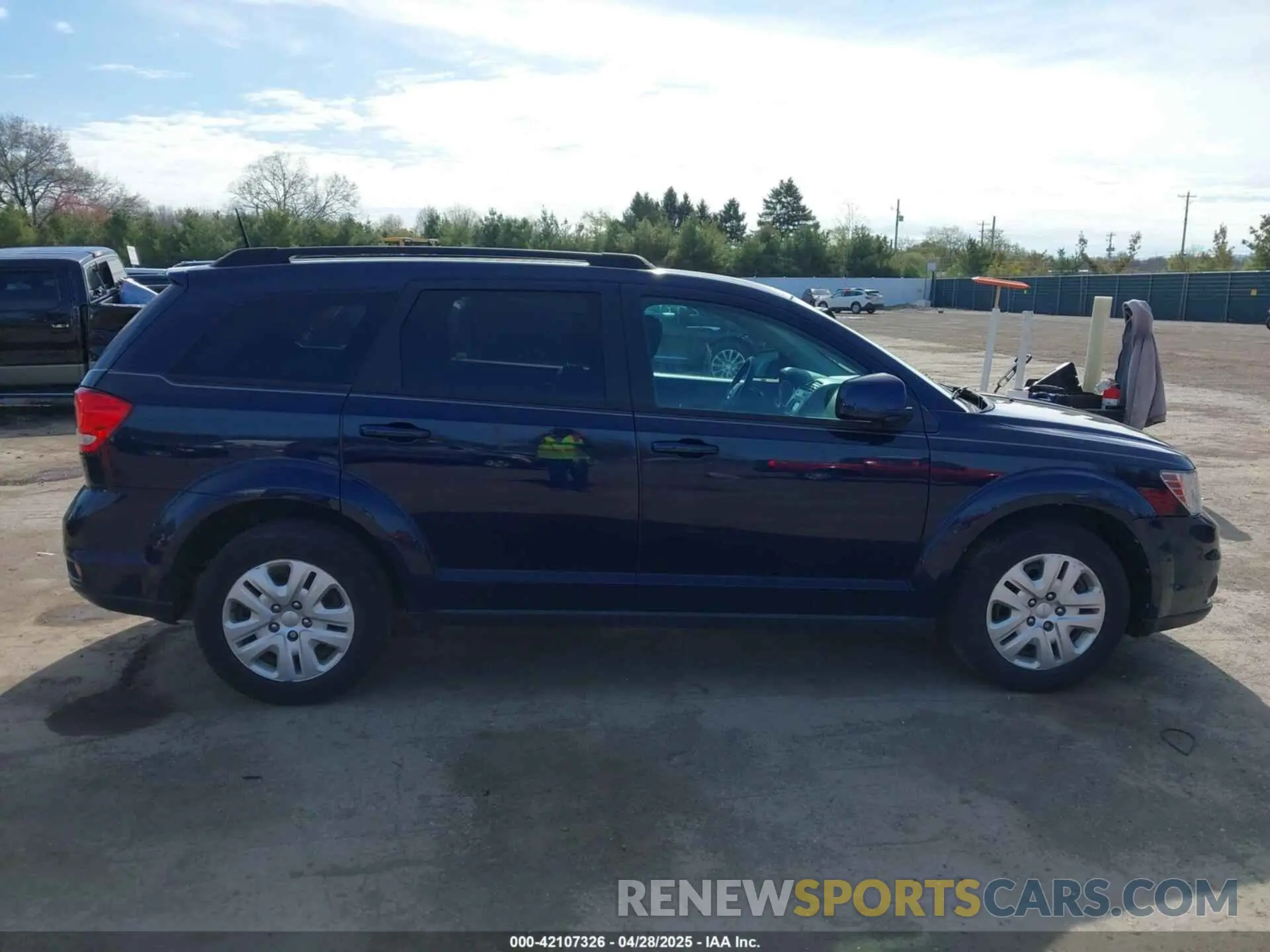 13 Photograph of a damaged car 3C4PDCBB9KT731969 DODGE JOURNEY 2019