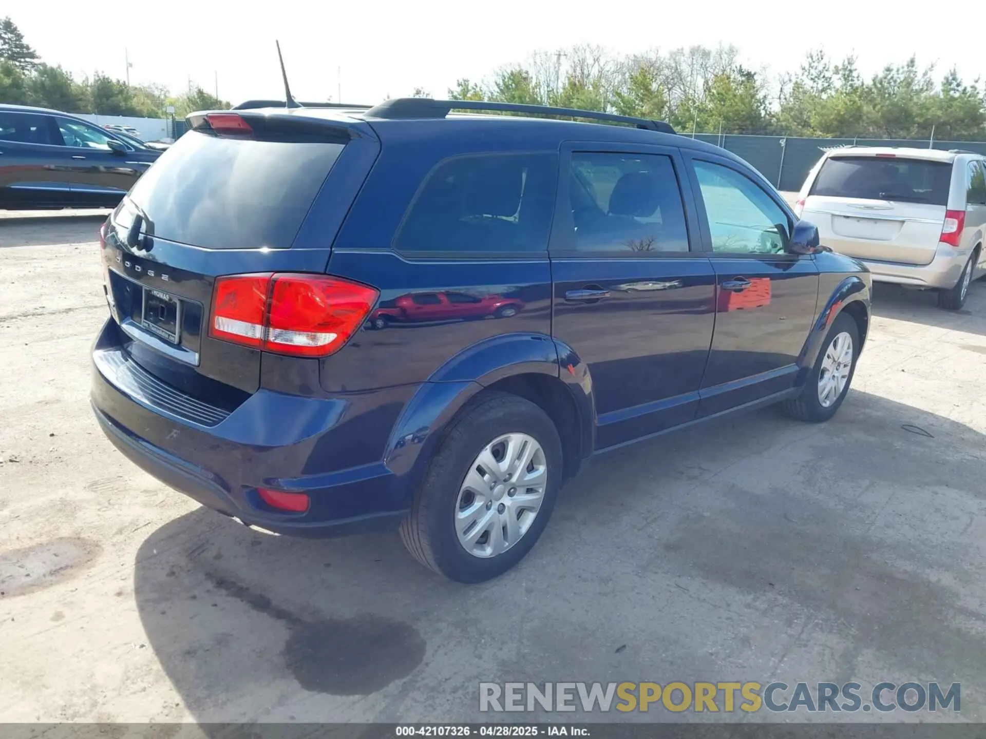 4 Photograph of a damaged car 3C4PDCBB9KT731969 DODGE JOURNEY 2019