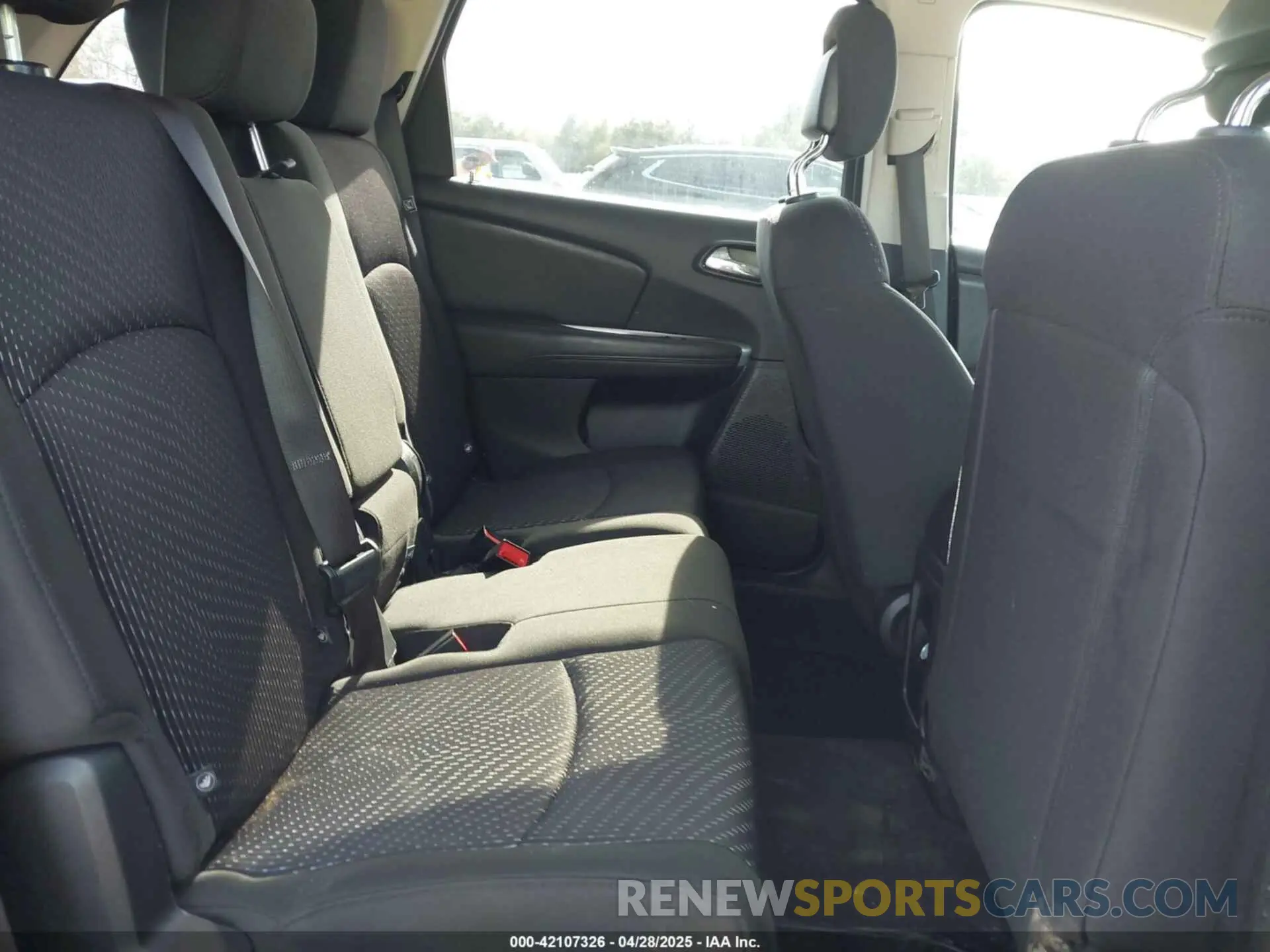 8 Photograph of a damaged car 3C4PDCBB9KT731969 DODGE JOURNEY 2019