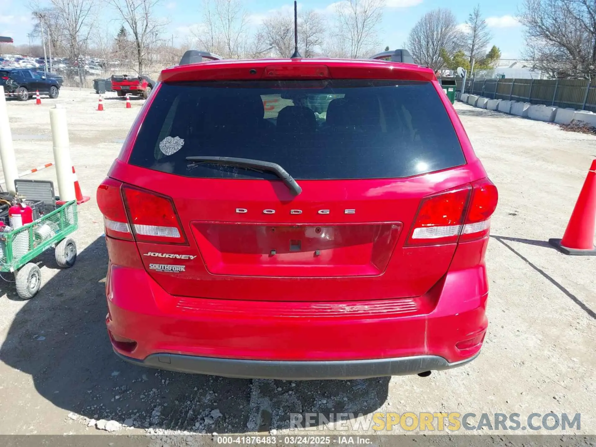 17 Photograph of a damaged car 3C4PDCBB9KT738520 DODGE JOURNEY 2019