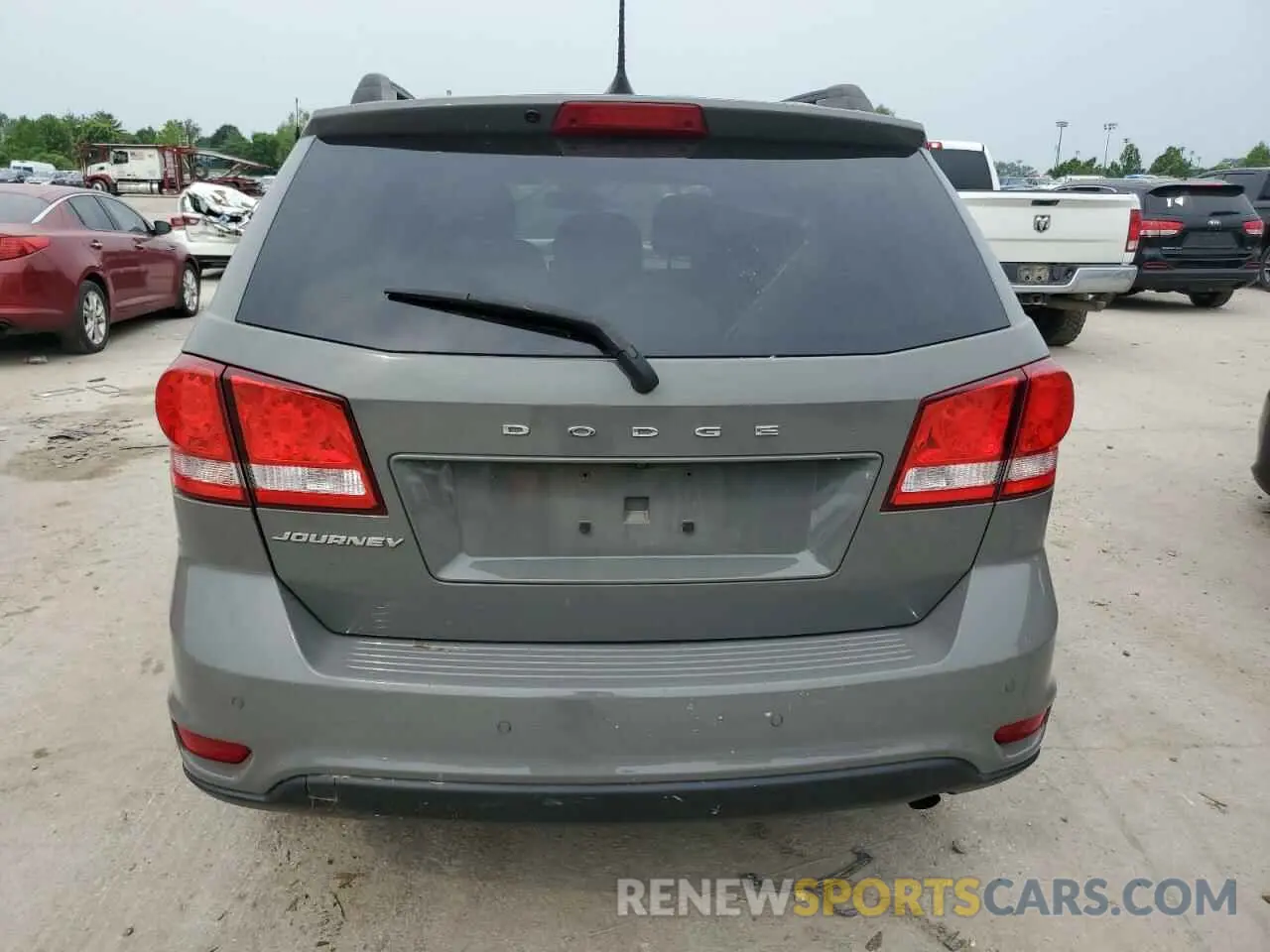 6 Photograph of a damaged car 3C4PDCBB9KT756175 DODGE JOURNEY 2019