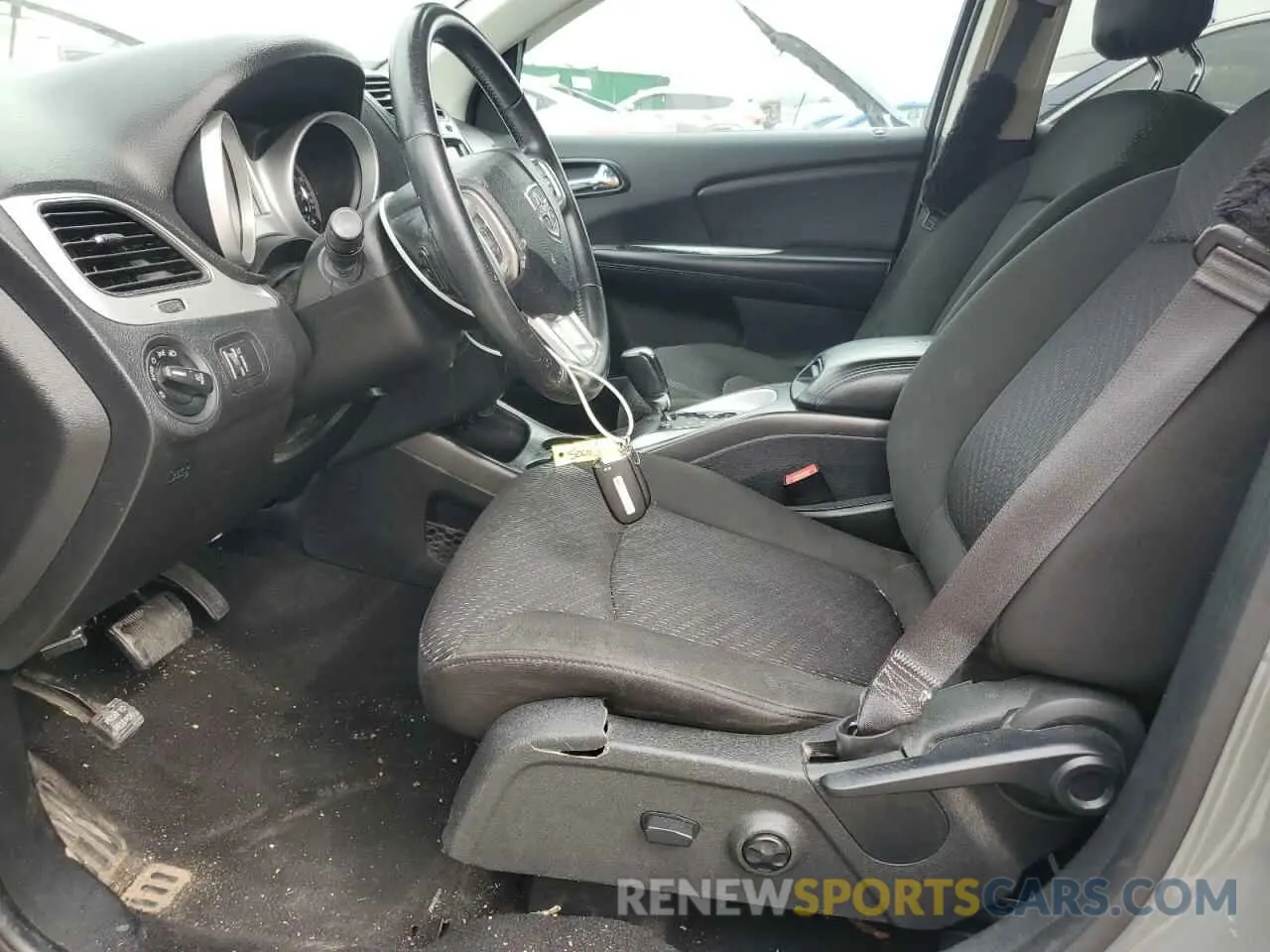 7 Photograph of a damaged car 3C4PDCBB9KT756175 DODGE JOURNEY 2019