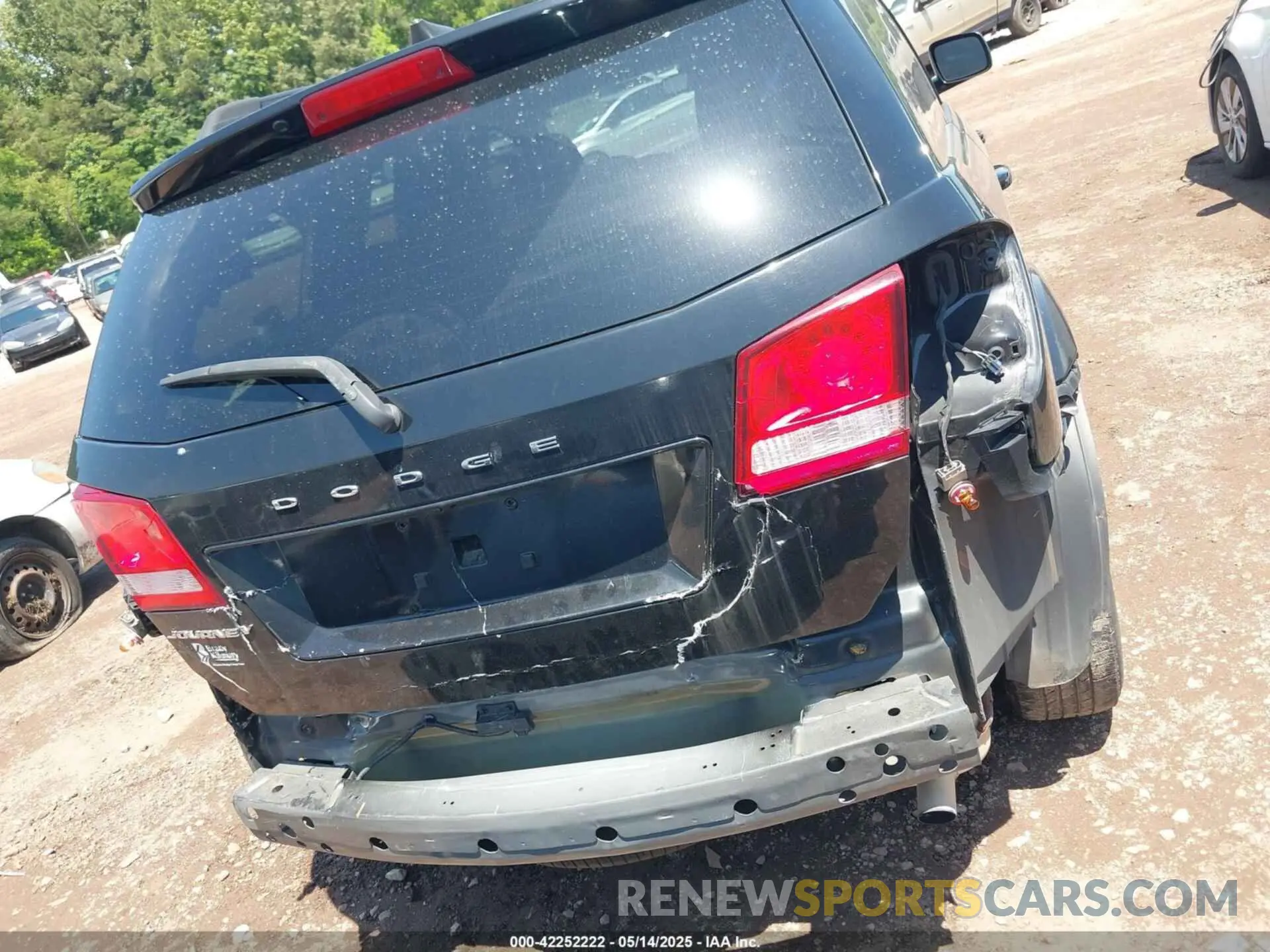 16 Photograph of a damaged car 3C4PDCBB9KT848614 DODGE JOURNEY 2019