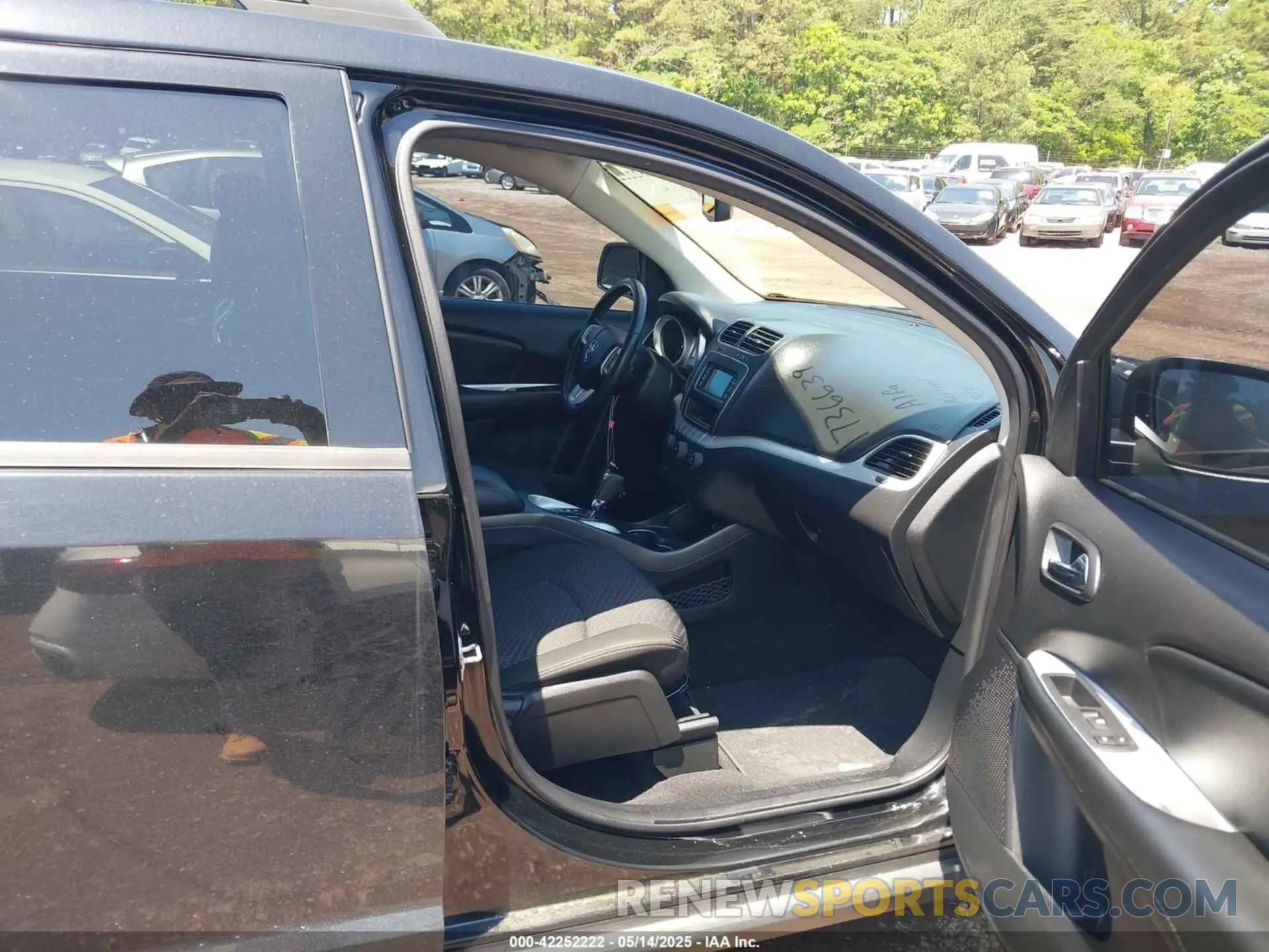 5 Photograph of a damaged car 3C4PDCBB9KT848614 DODGE JOURNEY 2019