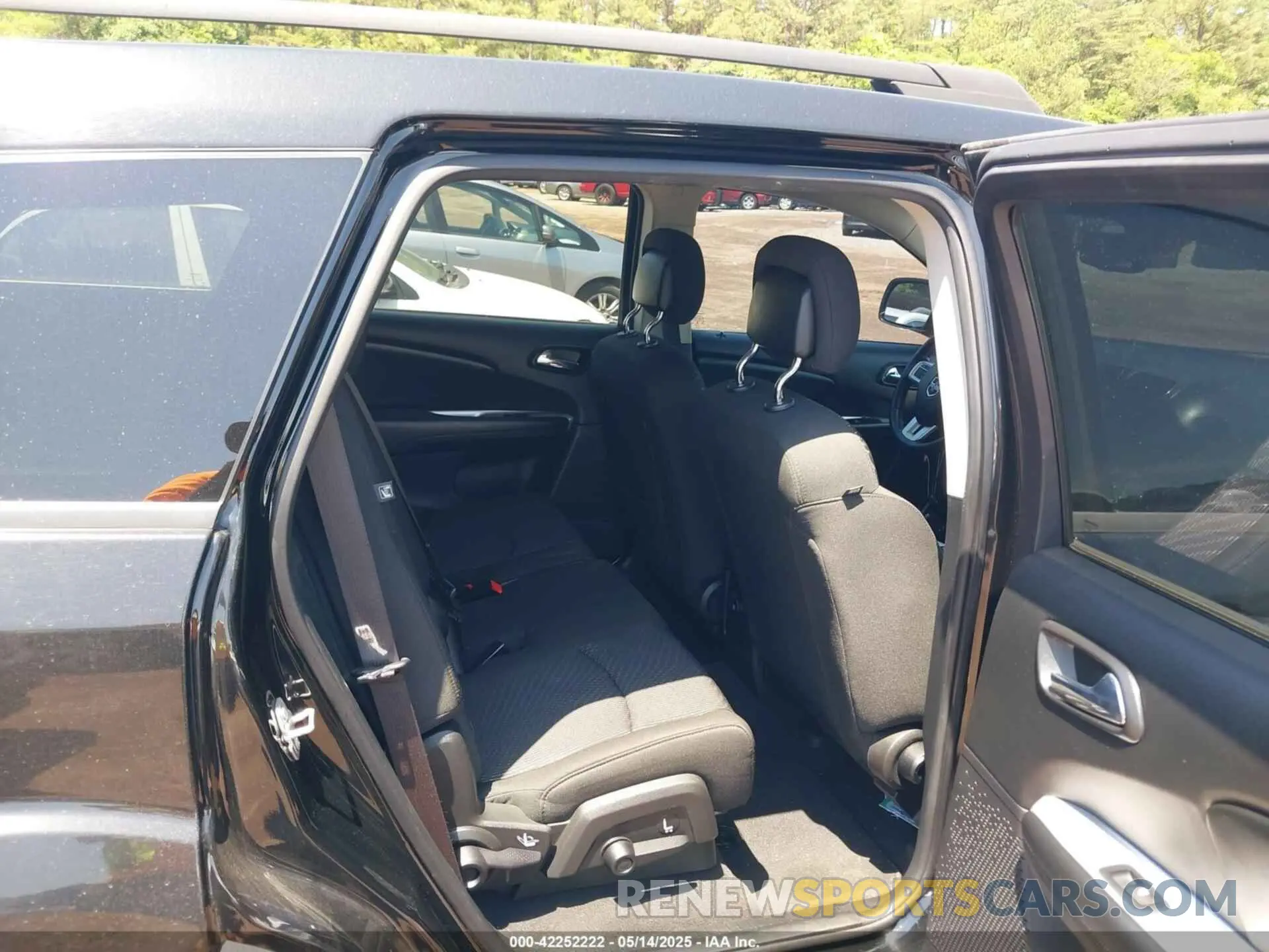 8 Photograph of a damaged car 3C4PDCBB9KT848614 DODGE JOURNEY 2019