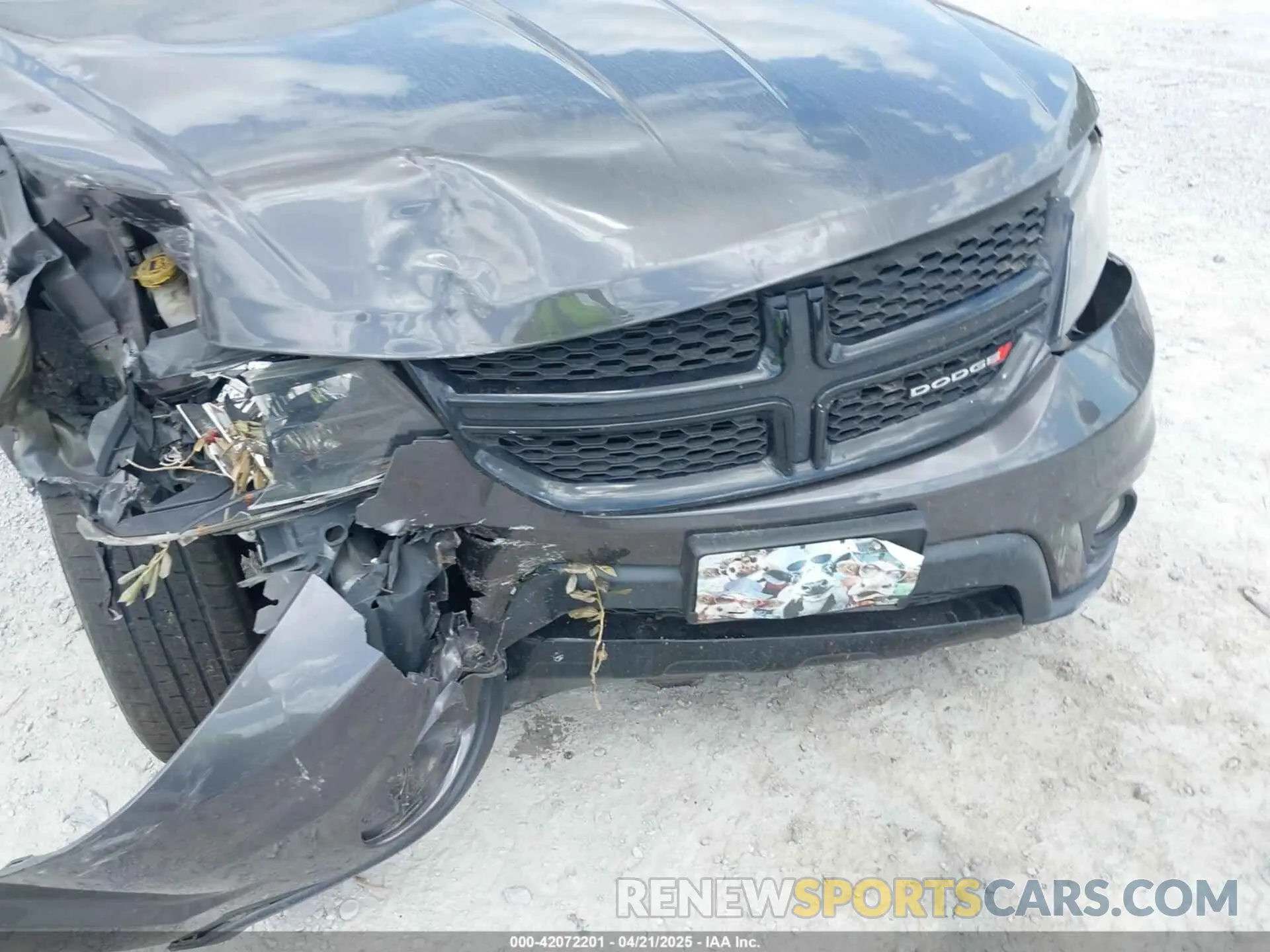 18 Photograph of a damaged car 3C4PDCBB9KT861427 DODGE JOURNEY 2019