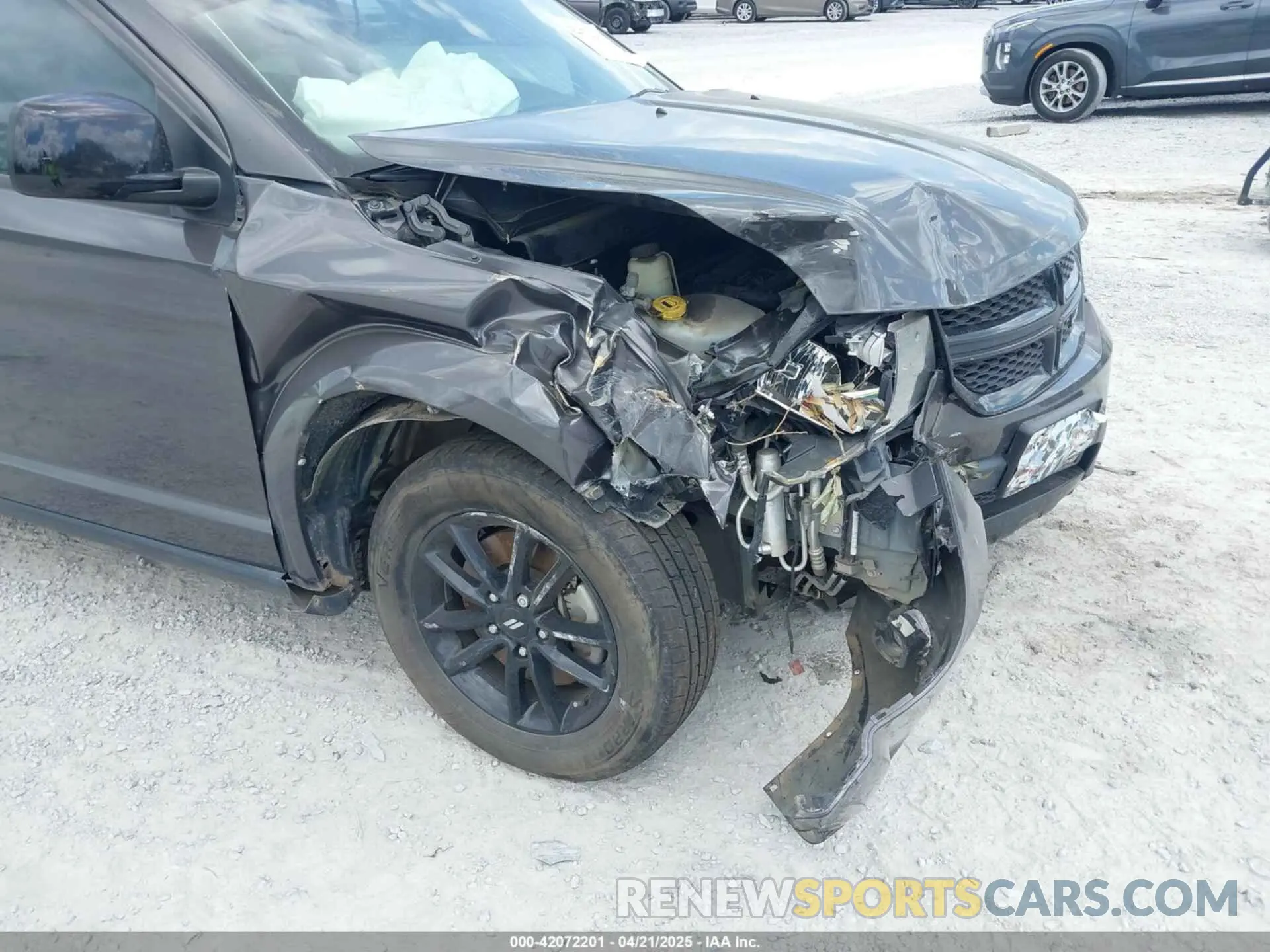 6 Photograph of a damaged car 3C4PDCBB9KT861427 DODGE JOURNEY 2019