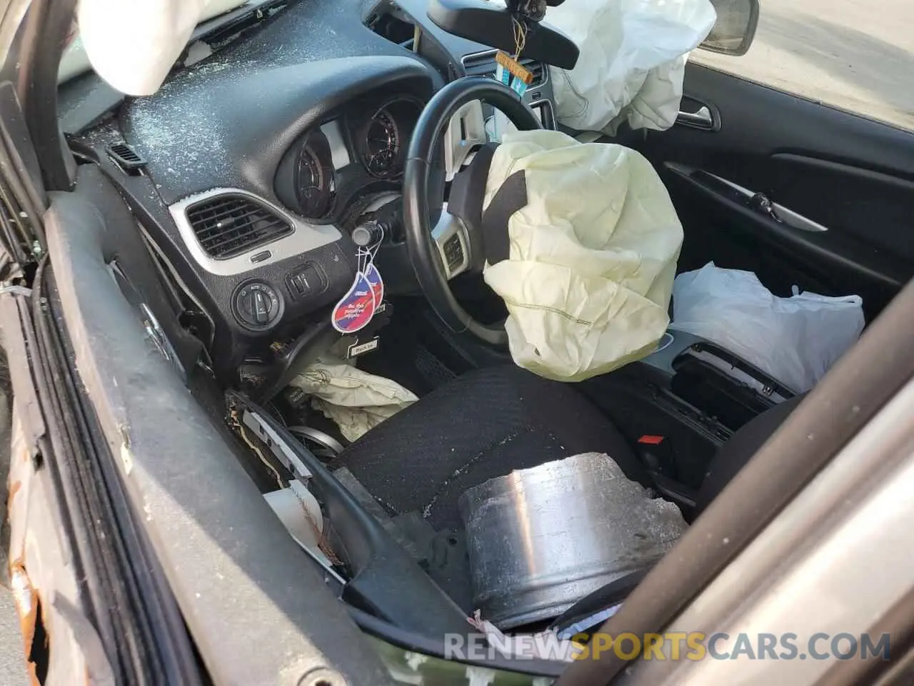 8 Photograph of a damaged car 3C4PDCBB9KT861850 DODGE JOURNEY 2019