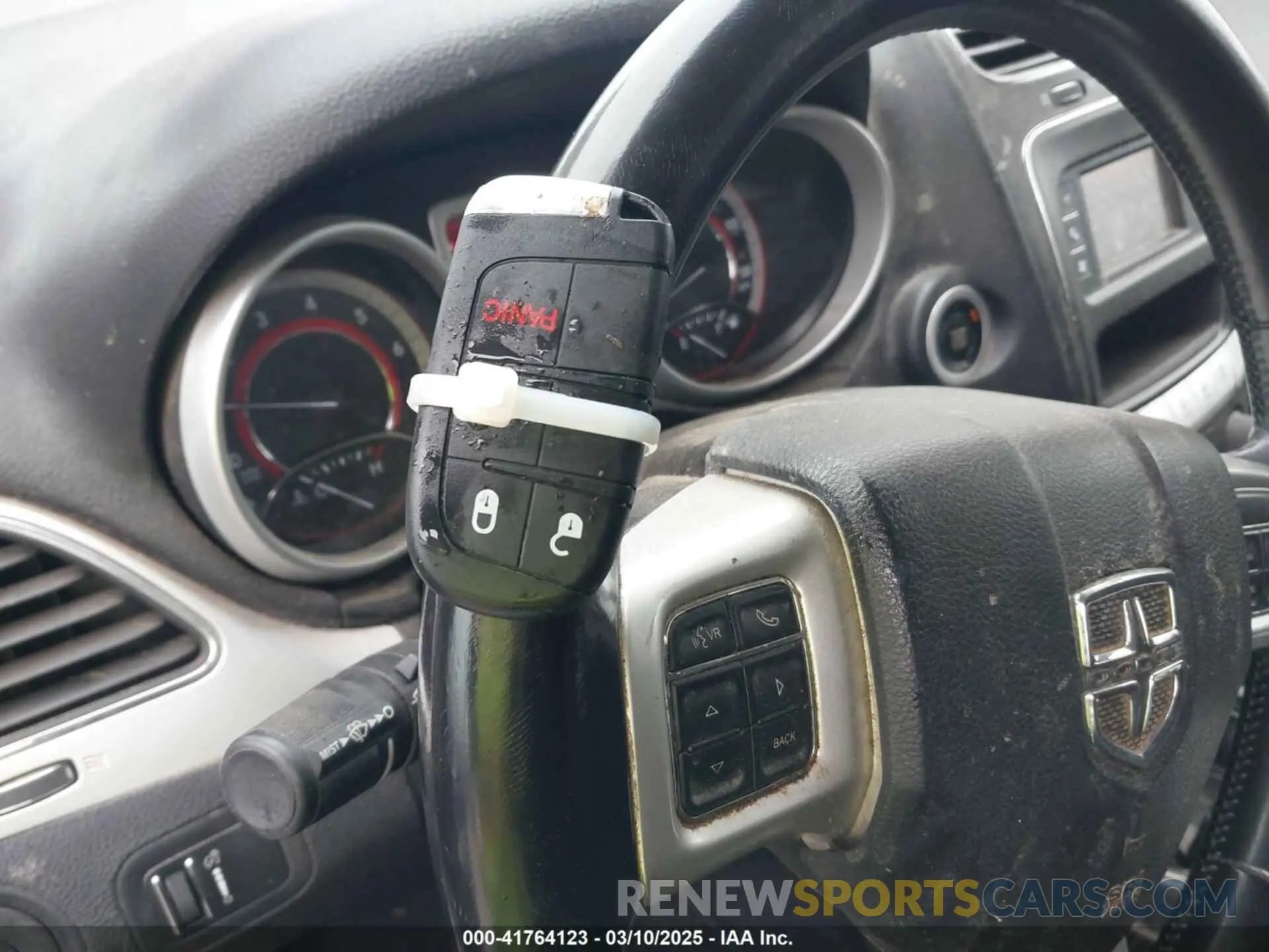 11 Photograph of a damaged car 3C4PDCBB9KT862092 DODGE JOURNEY 2019