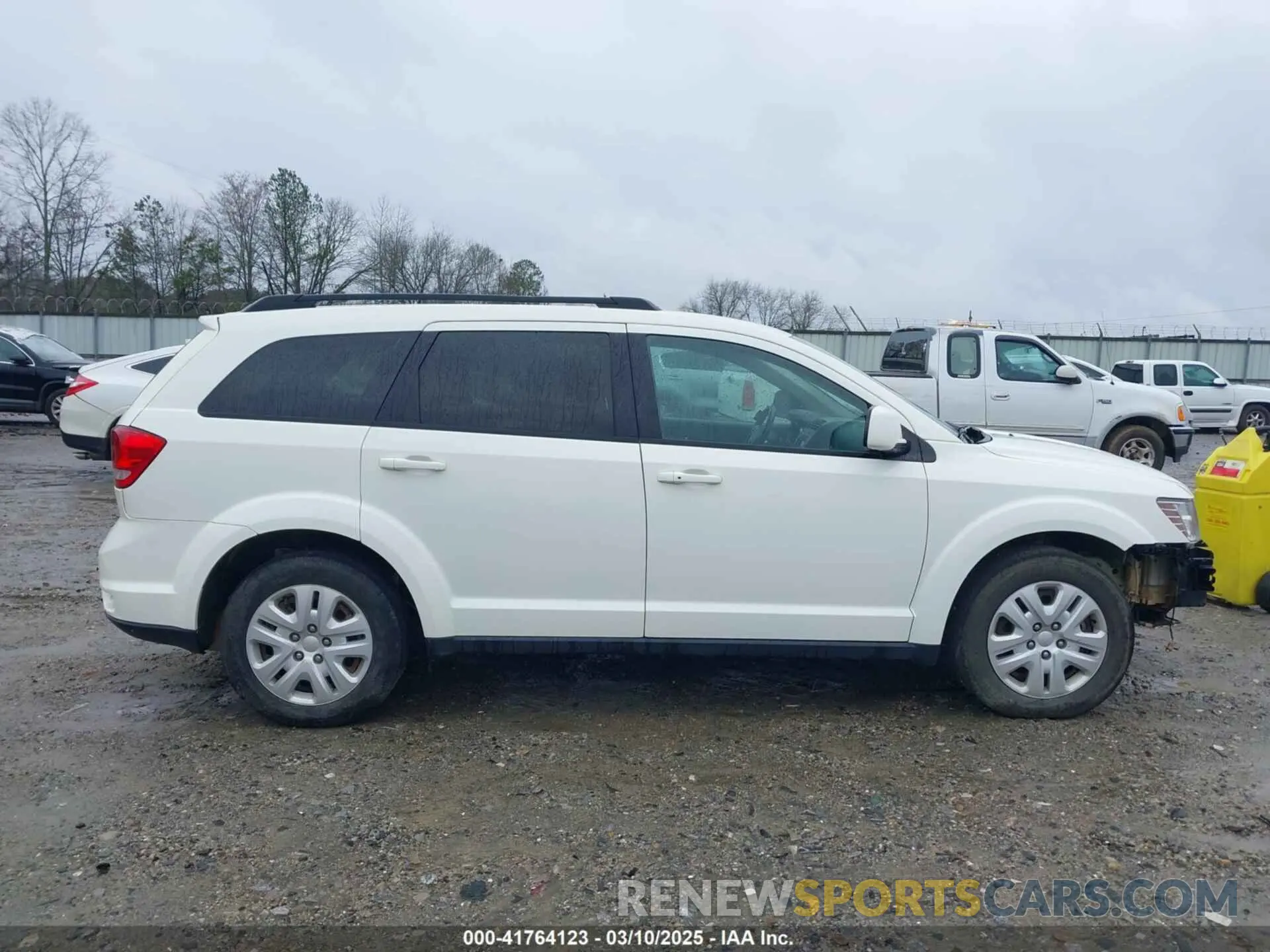 13 Photograph of a damaged car 3C4PDCBB9KT862092 DODGE JOURNEY 2019