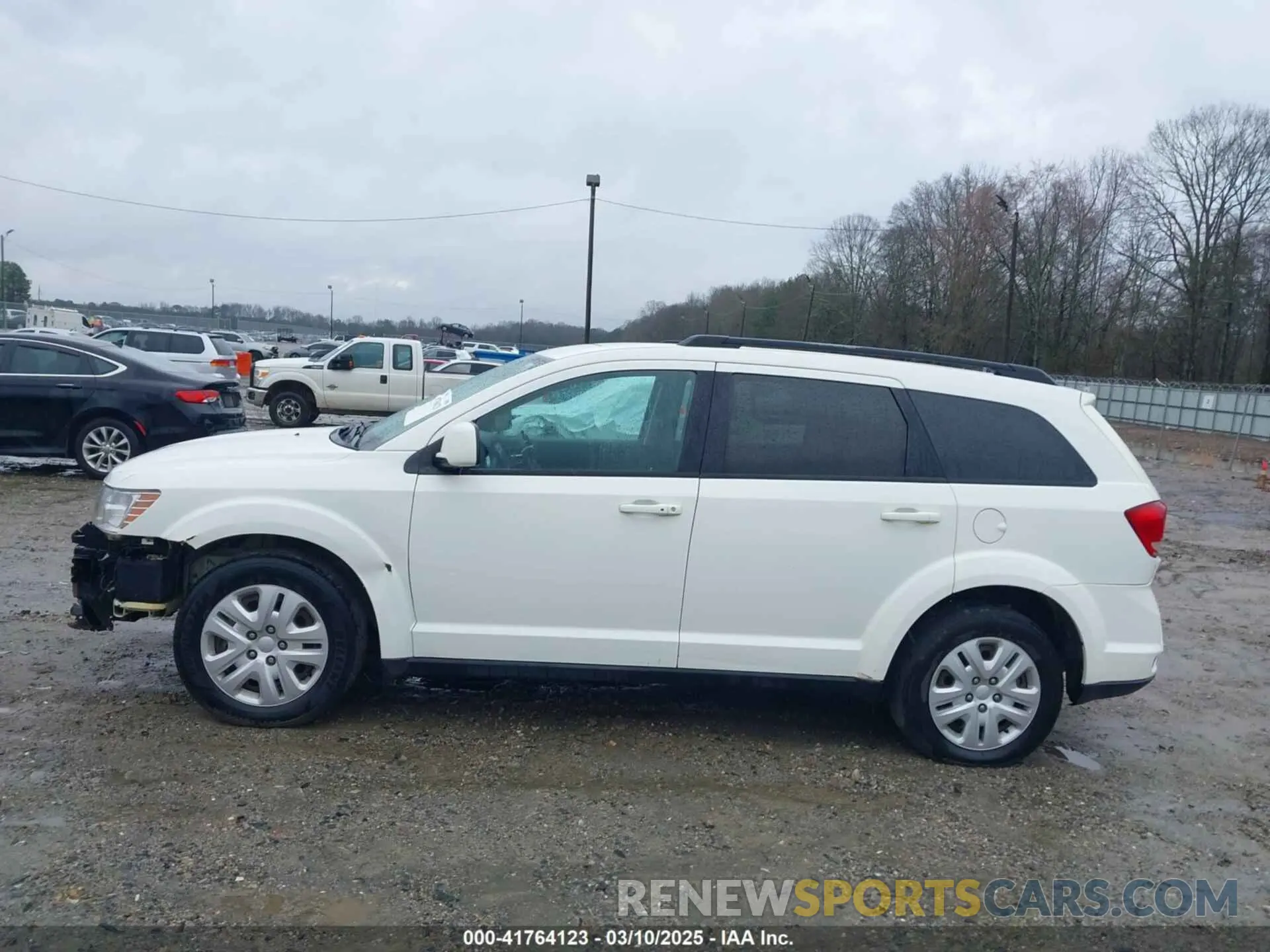14 Photograph of a damaged car 3C4PDCBB9KT862092 DODGE JOURNEY 2019