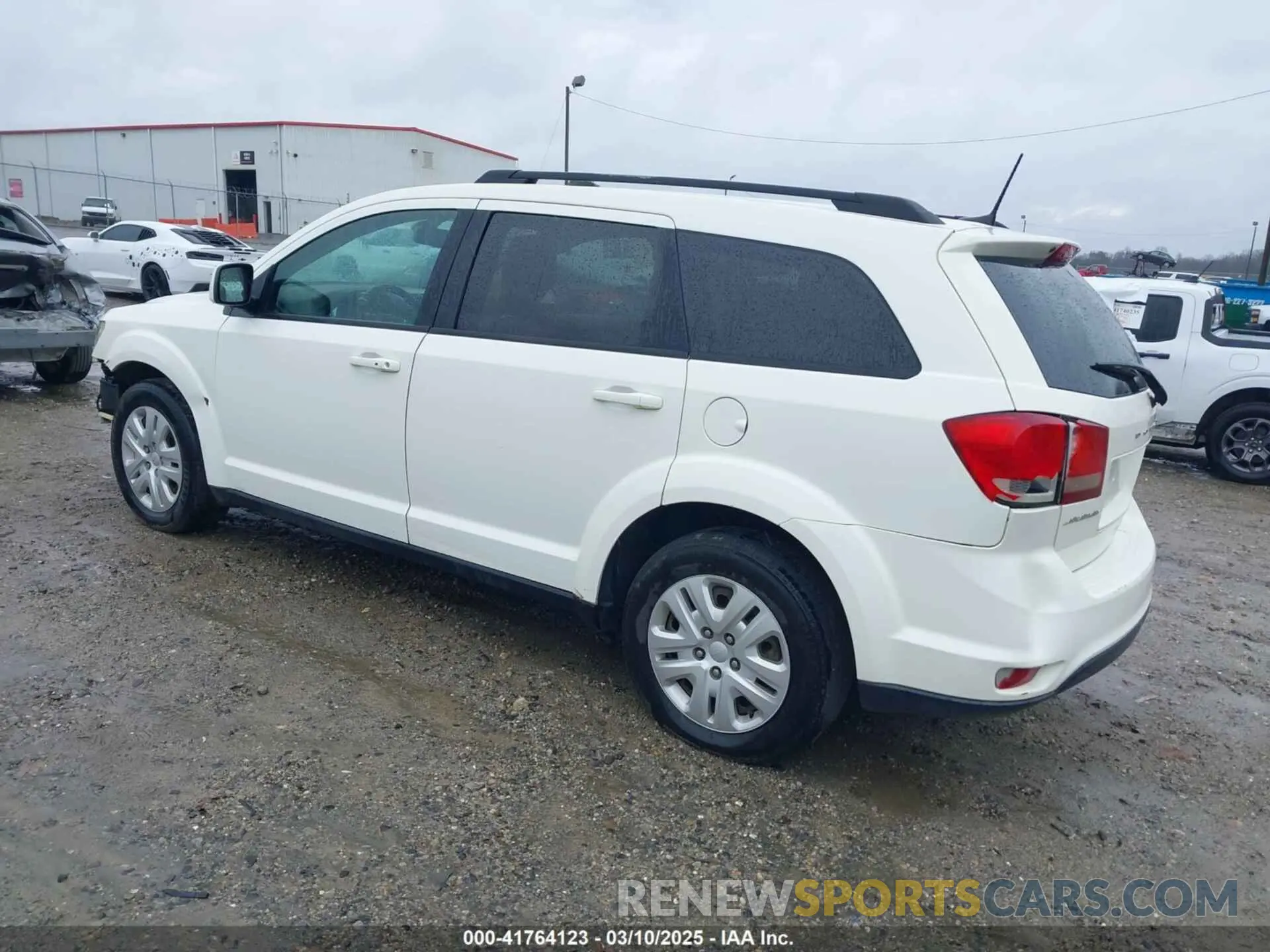 3 Photograph of a damaged car 3C4PDCBB9KT862092 DODGE JOURNEY 2019