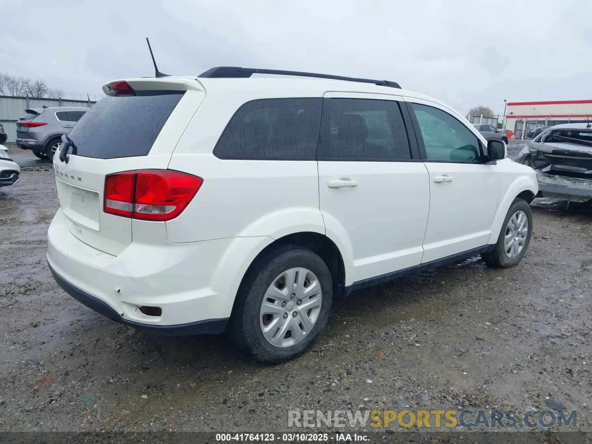 4 Photograph of a damaged car 3C4PDCBB9KT862092 DODGE JOURNEY 2019