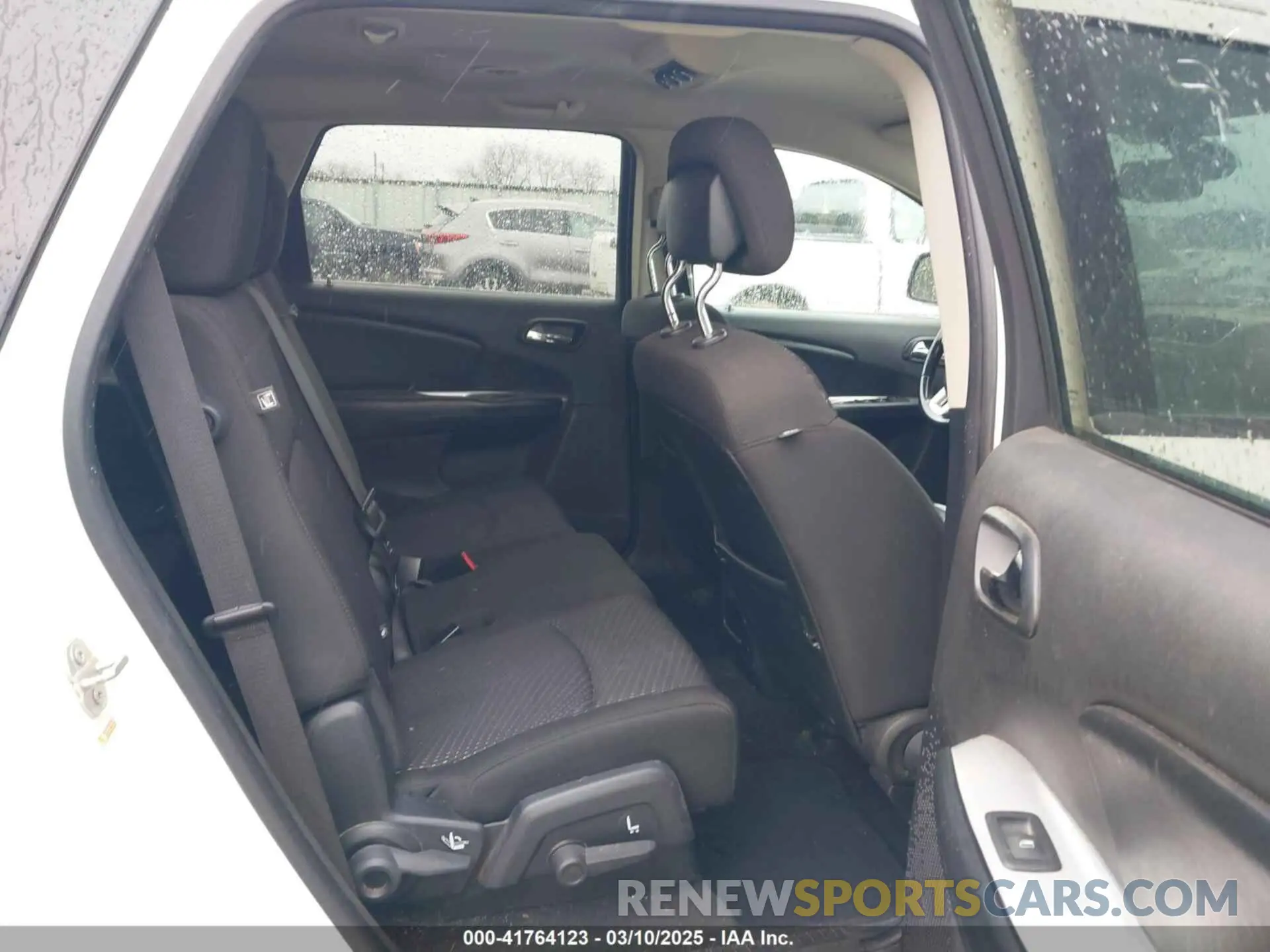 8 Photograph of a damaged car 3C4PDCBB9KT862092 DODGE JOURNEY 2019