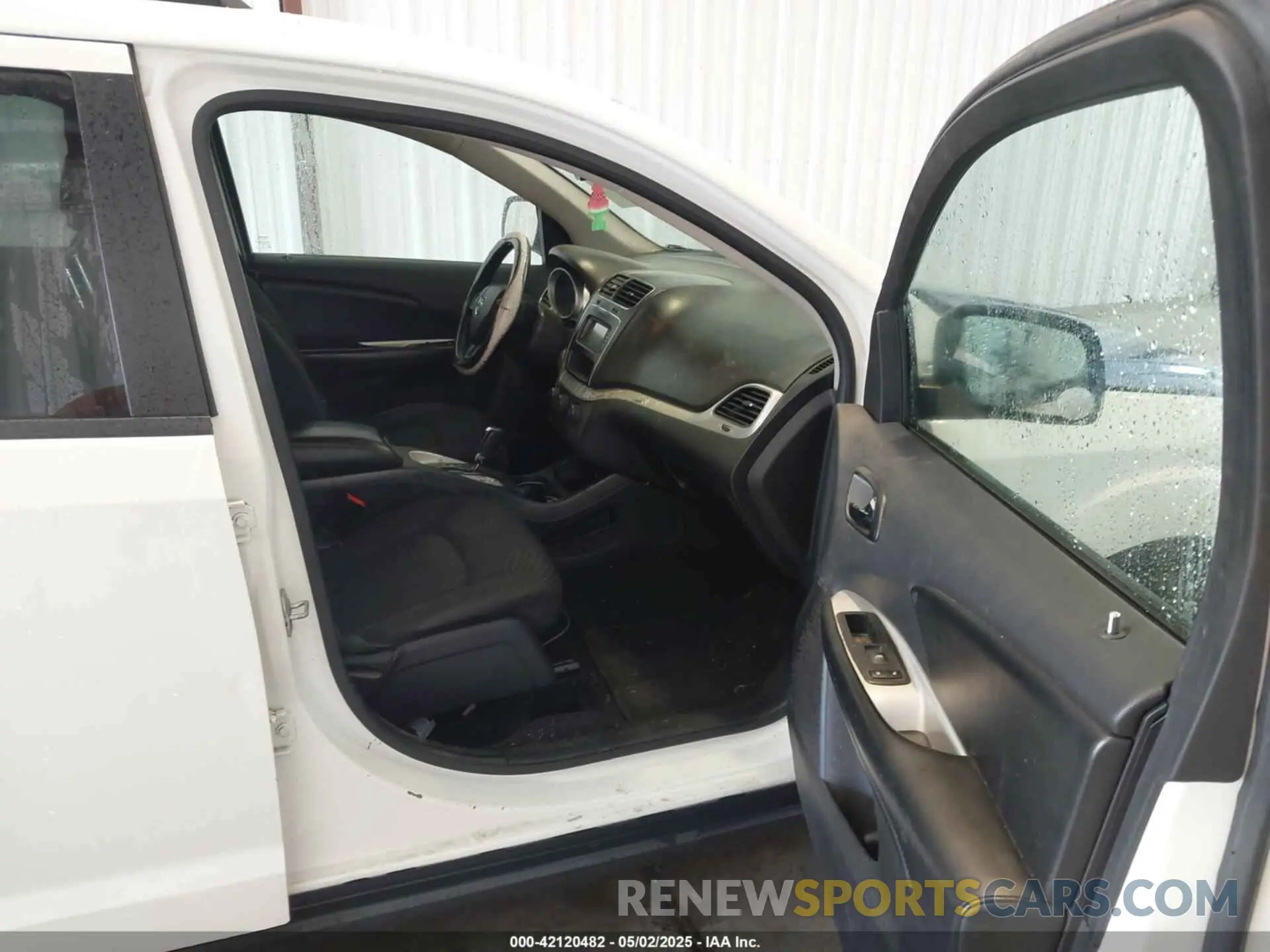 5 Photograph of a damaged car 3C4PDCBBXKT835029 DODGE JOURNEY 2019
