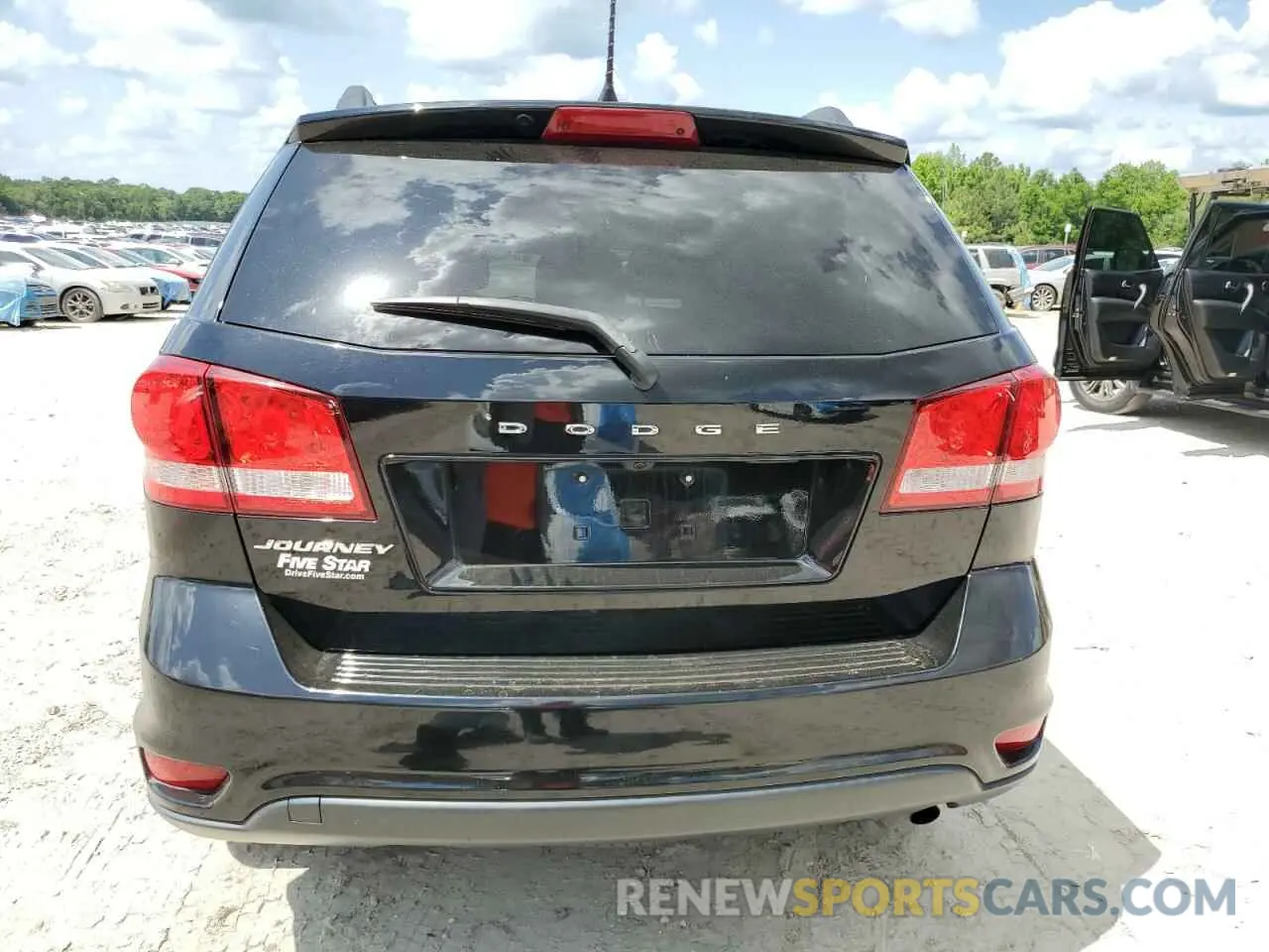 6 Photograph of a damaged car 3C4PDCBBXKT852574 DODGE JOURNEY 2019