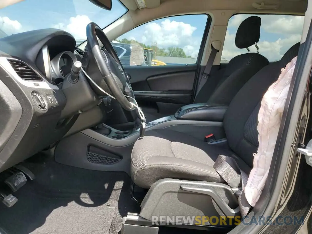 7 Photograph of a damaged car 3C4PDCBBXKT852574 DODGE JOURNEY 2019